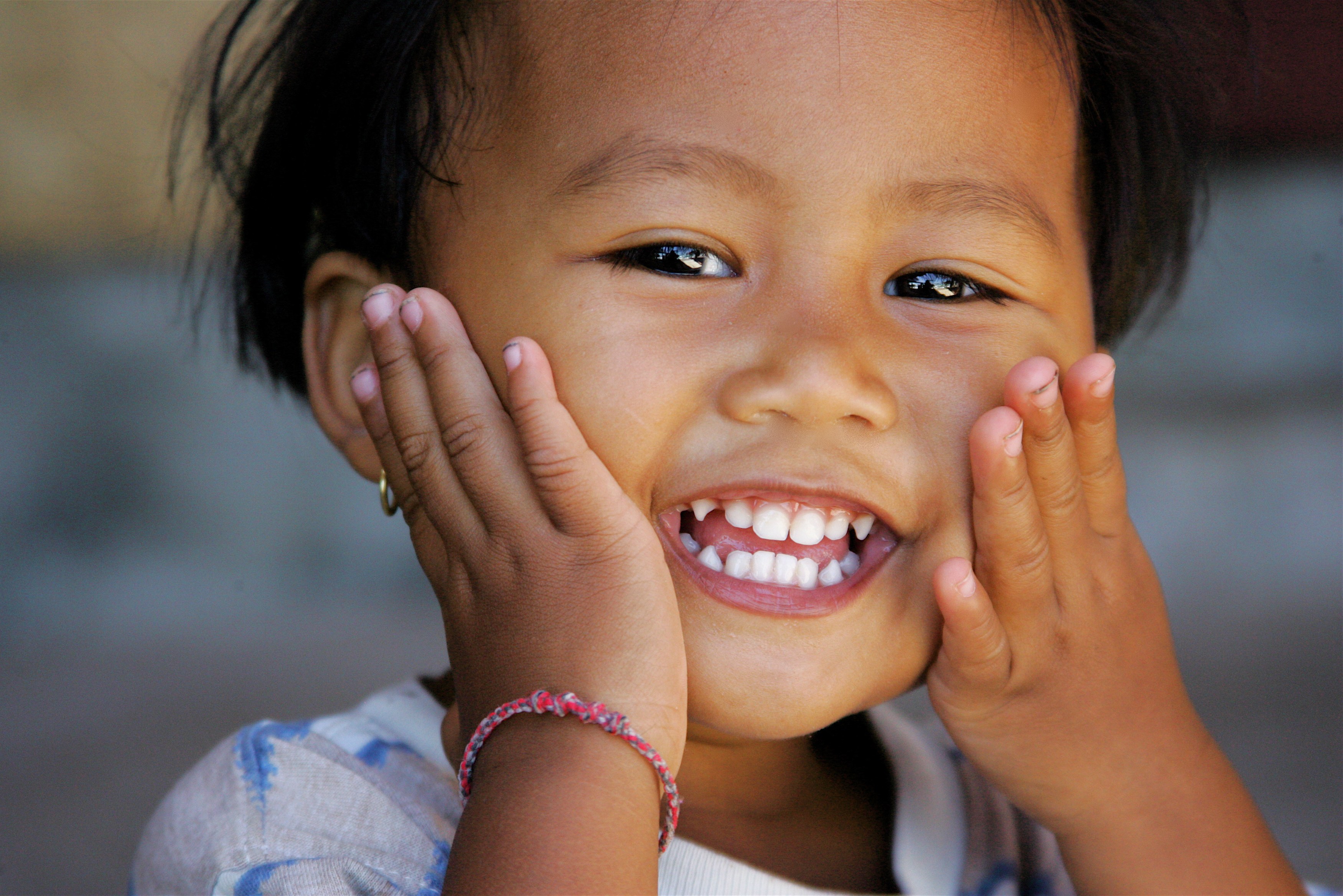 Lachend kind op Bali