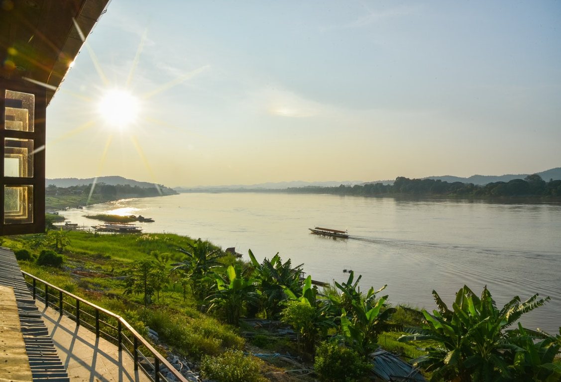 Uitzicht op de Mekong Rivier in Chiang Khan, Thailand