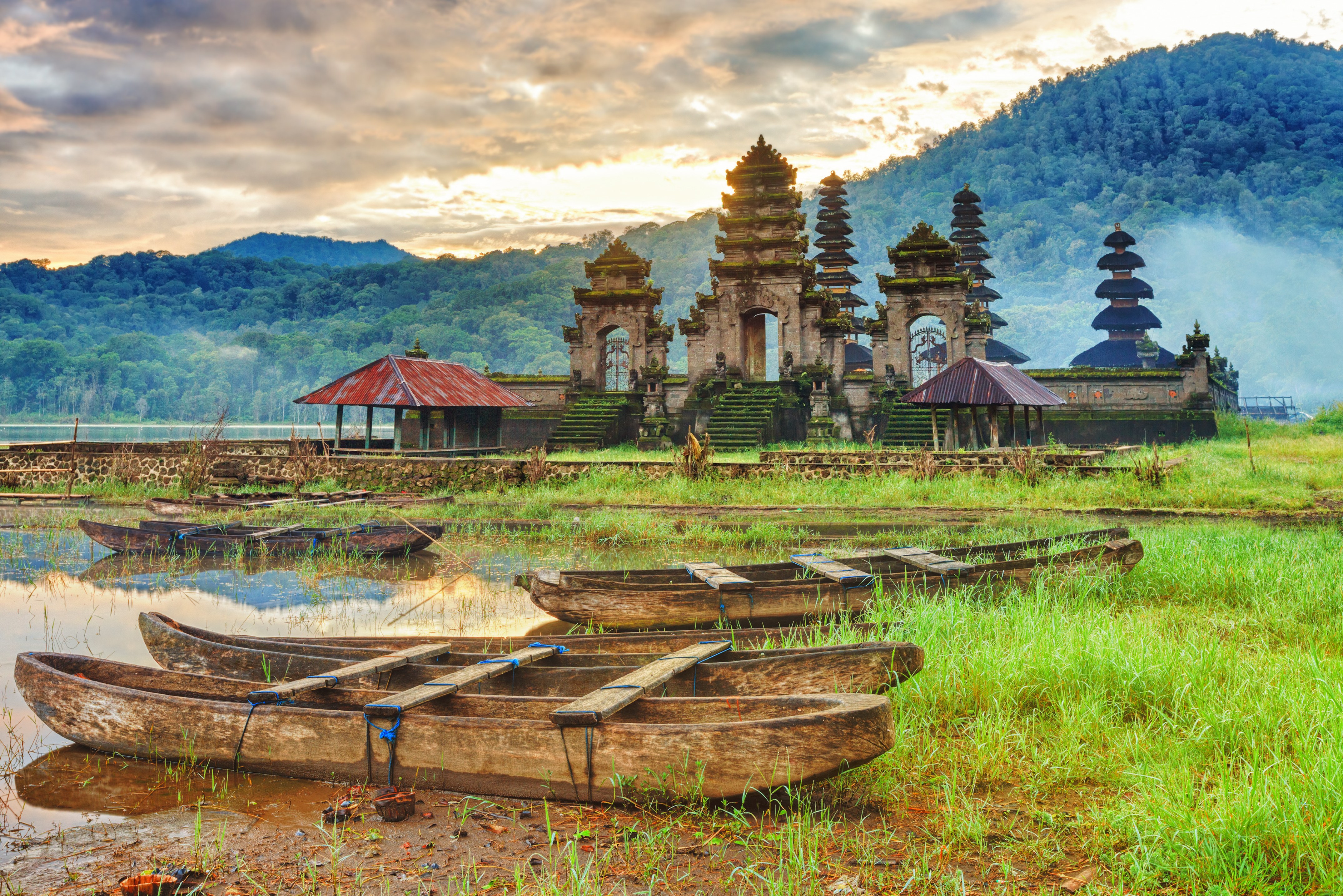 kano's bij het Tamblingan meer op Bali