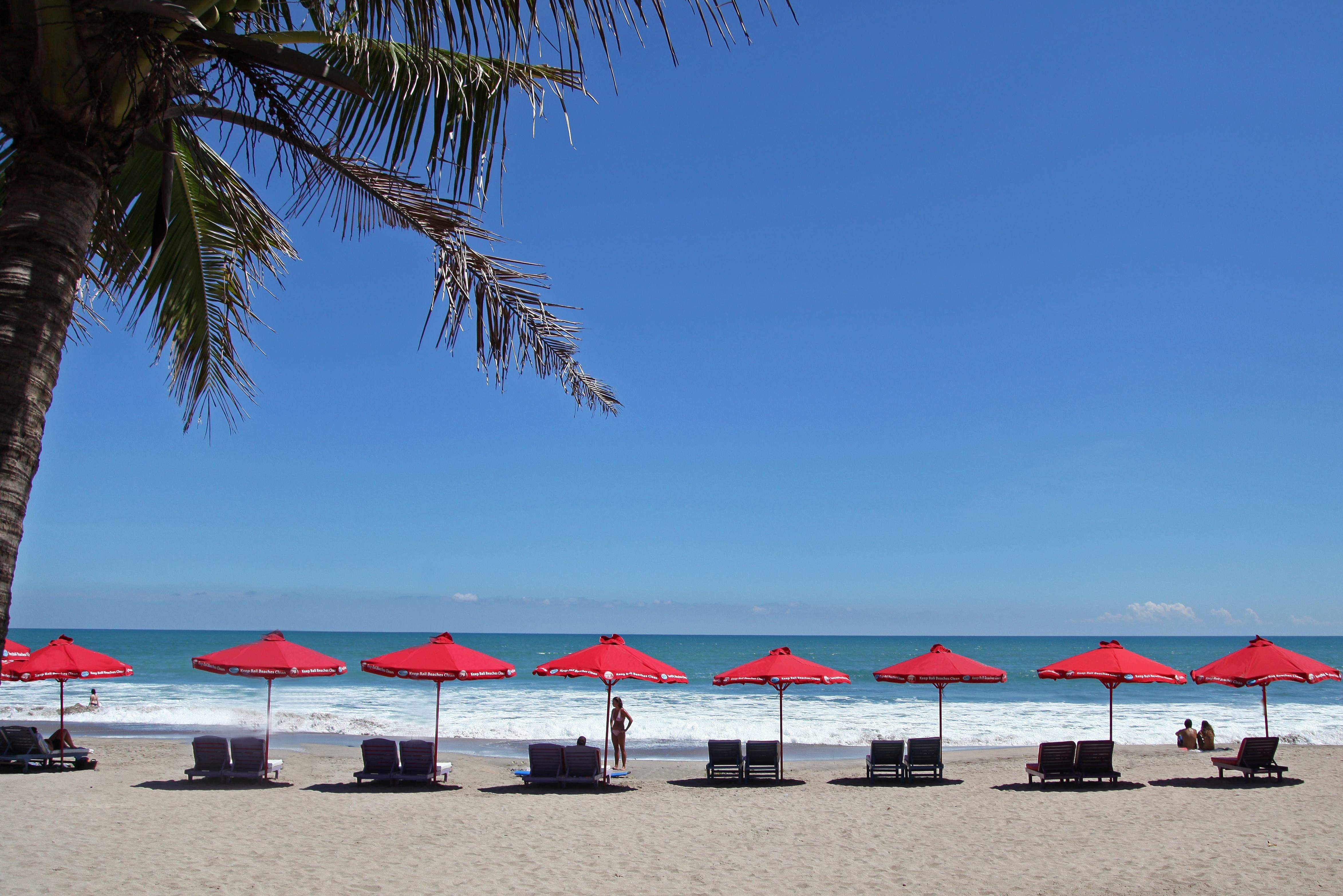 strand van legian beach hotel op bali