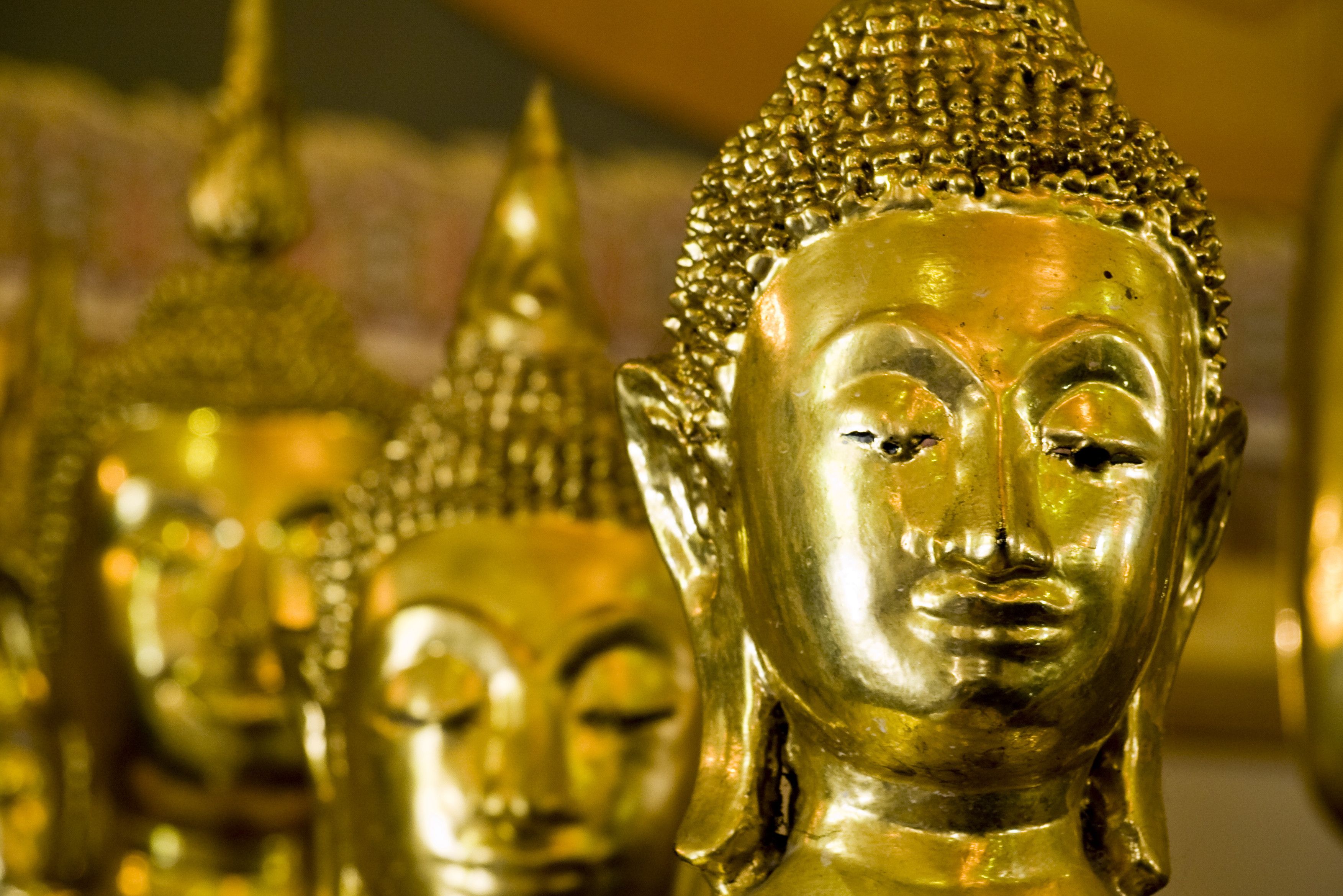 Boeddhabeelden in de Wat Phra Kaew in Bangkok, Thailand