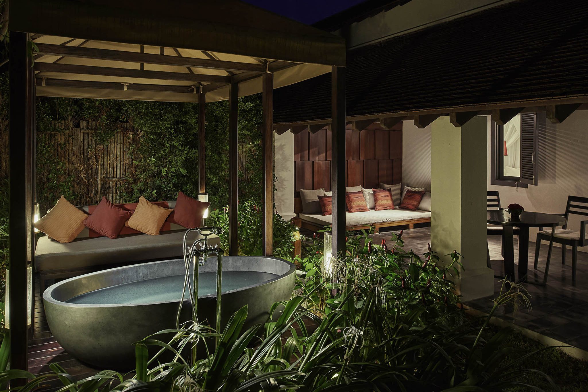 buiten badkamer van sofitel luang prabang in laos