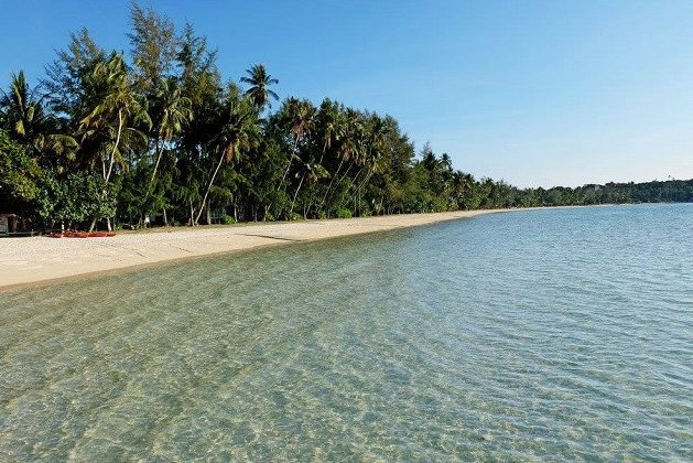 Strand bij het Koh Mak Resort, Thailand