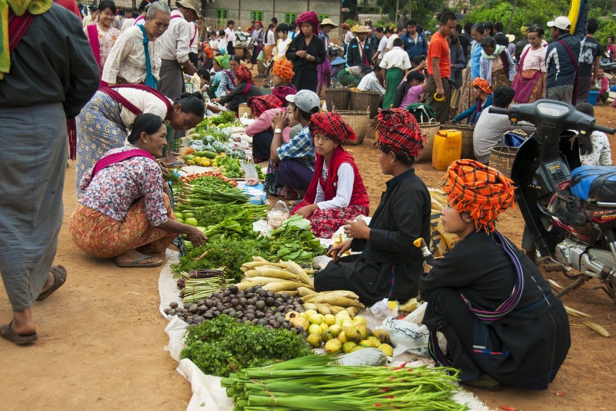 Lokale markt bij het Inle Lake