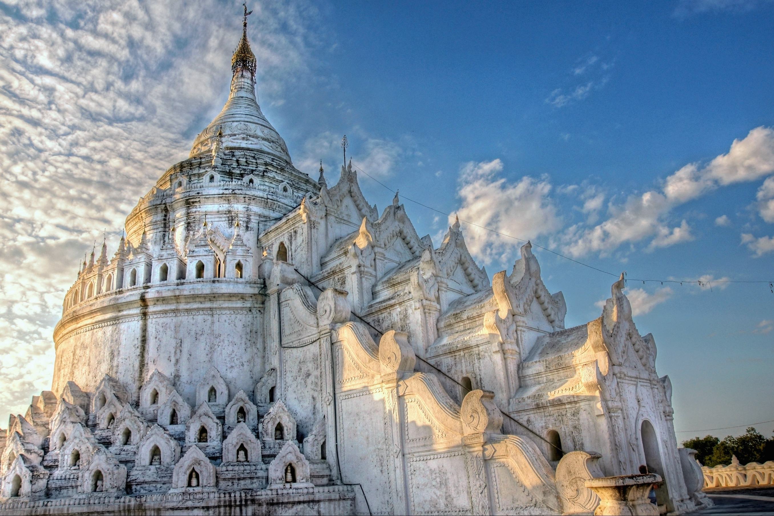Witte tempel in Mingun vlakbij Mandalay