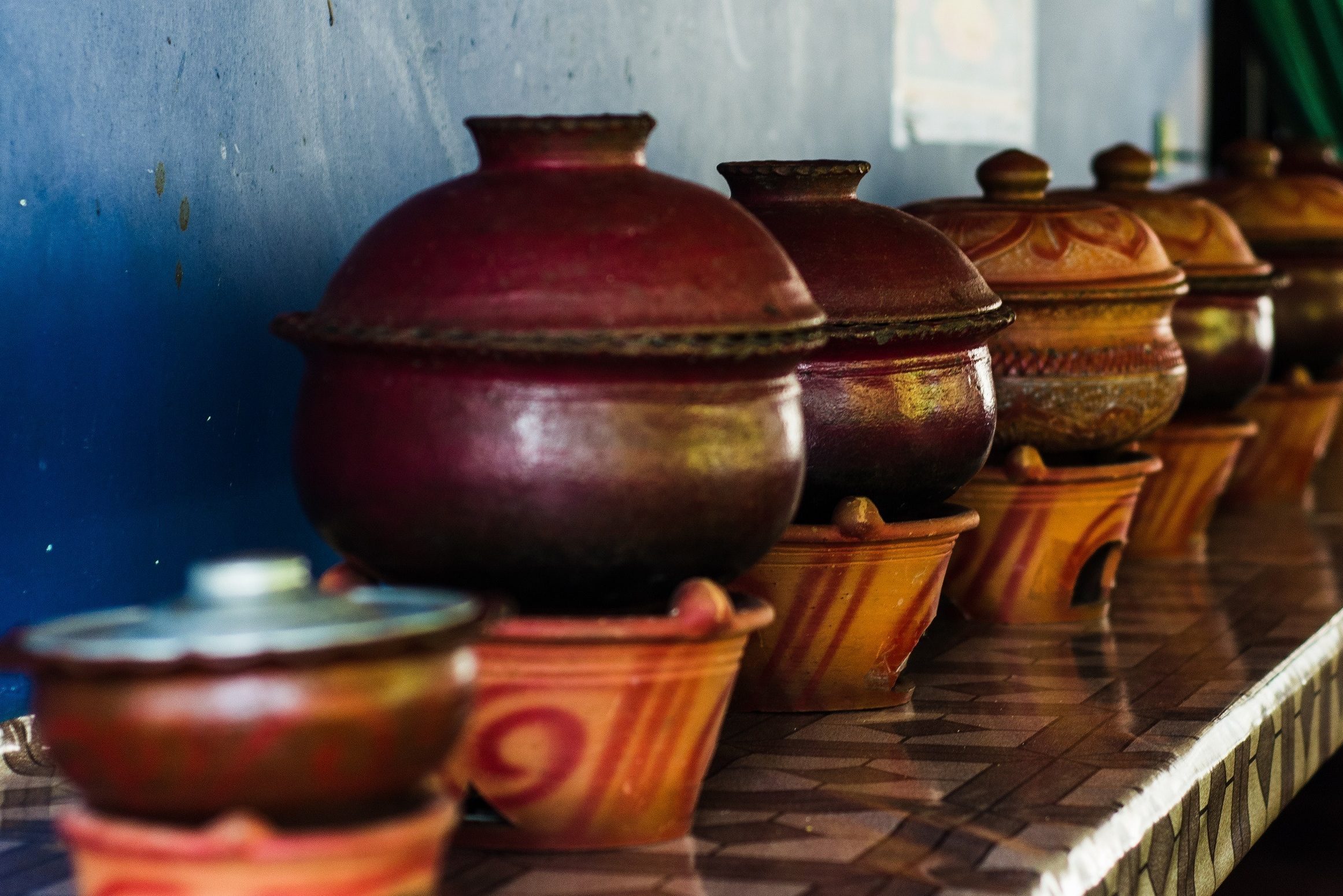 Traditionele curry potten in Sri Lanka