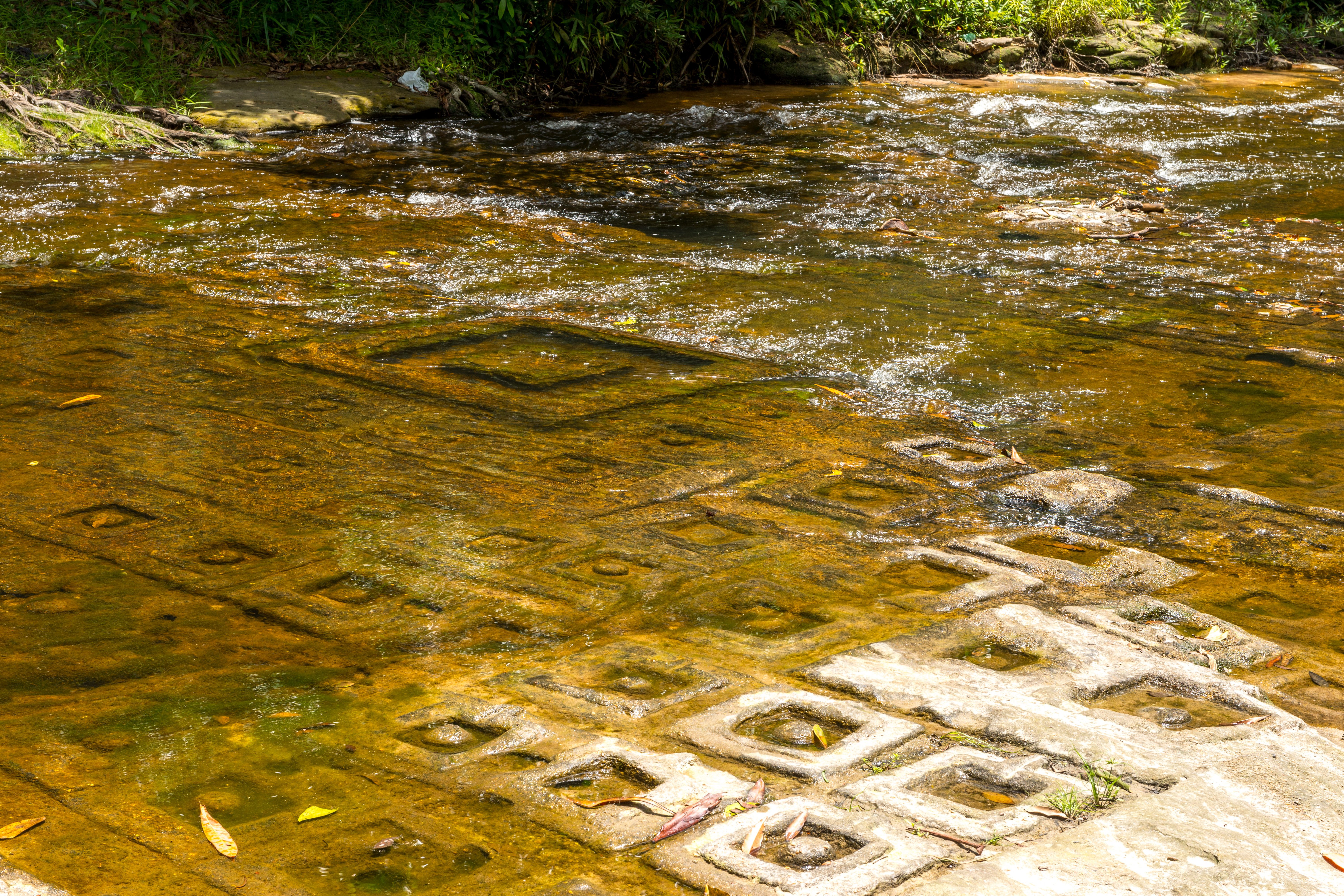 Rivier van de 1000 linga’s in het Kulen gebergte in Cambodja
