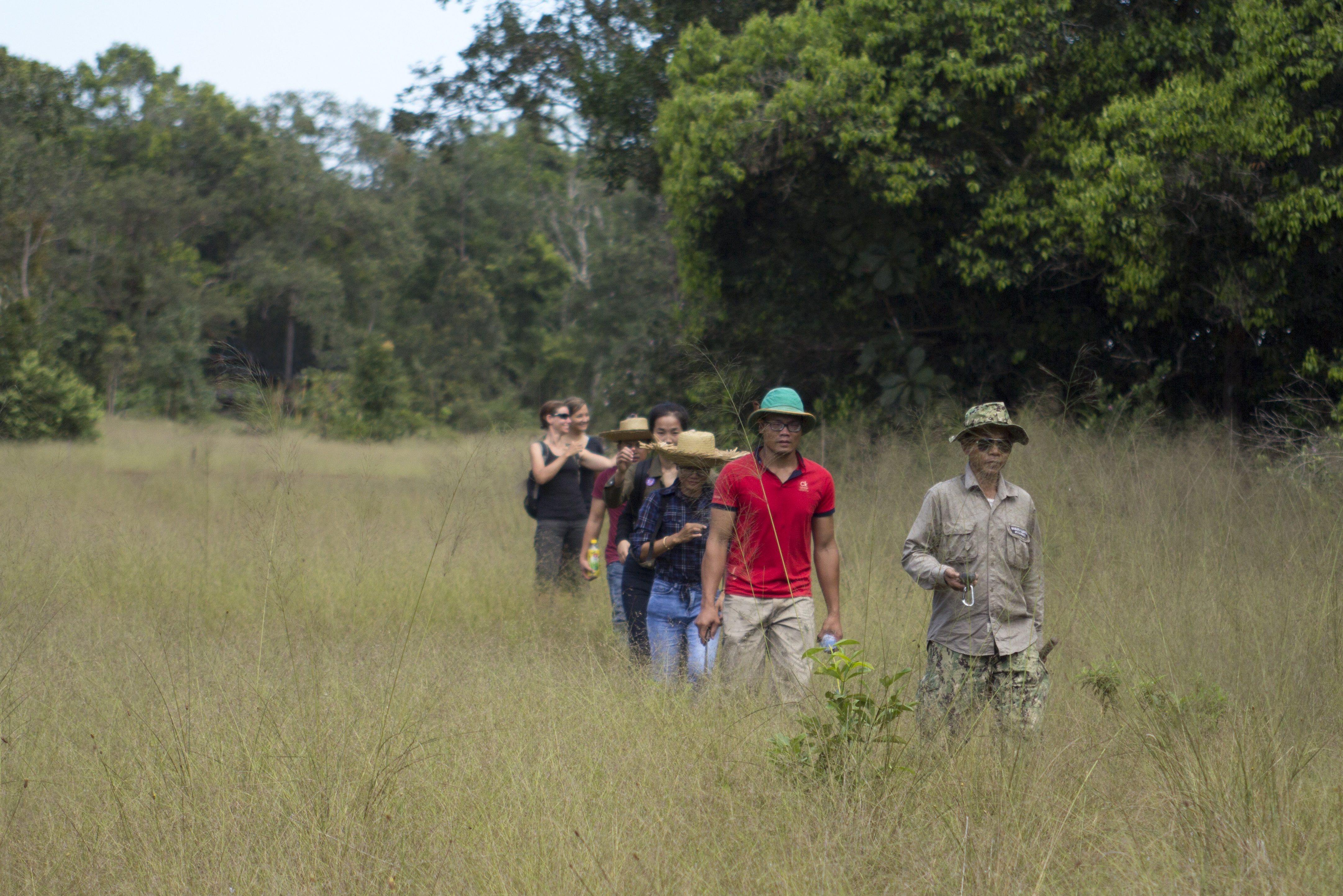 Wandelen met een ranger in de Cardamom Mountains in Cambodja