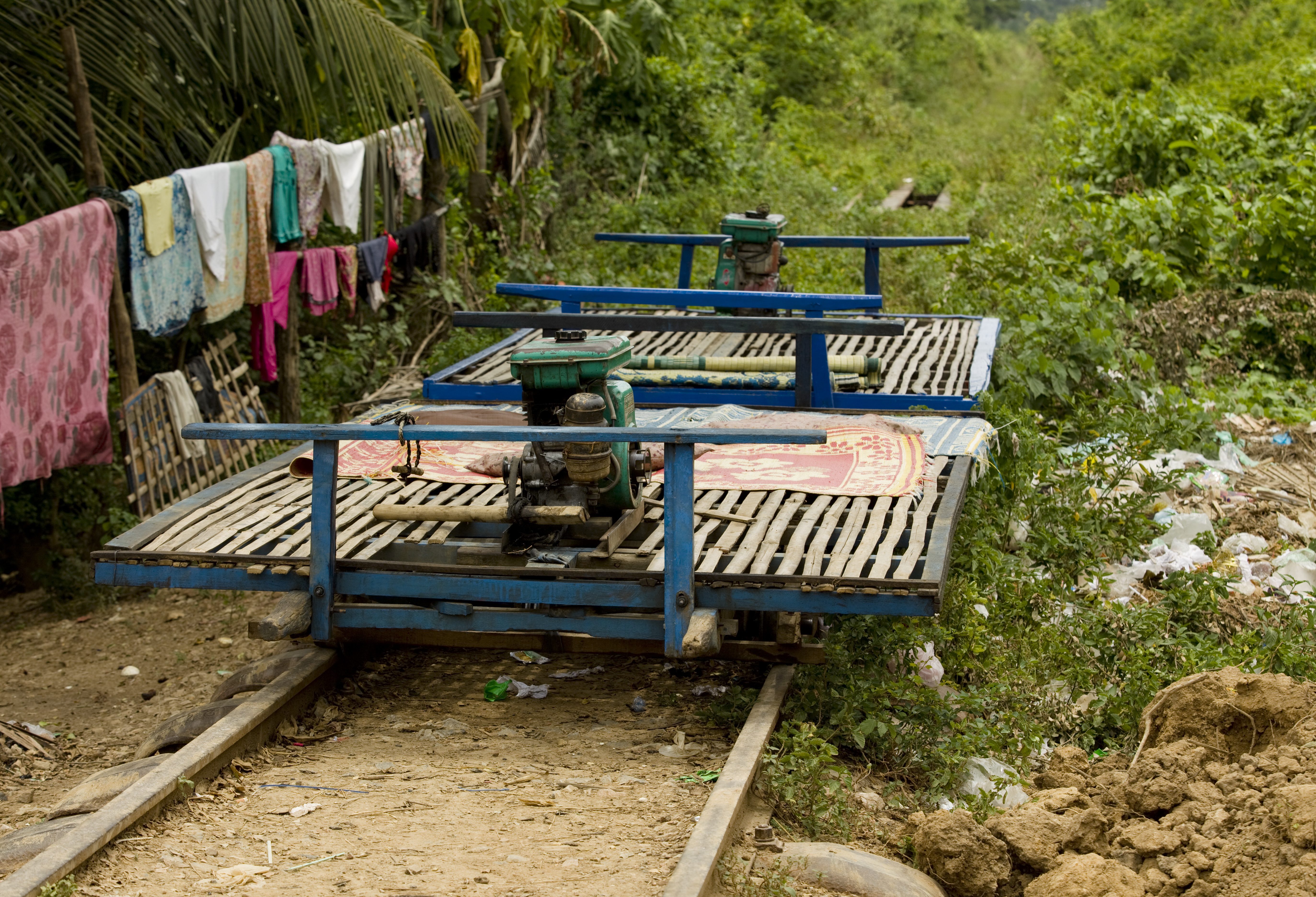 Bamboetrein in de omgeving van Battambang, Cambodja