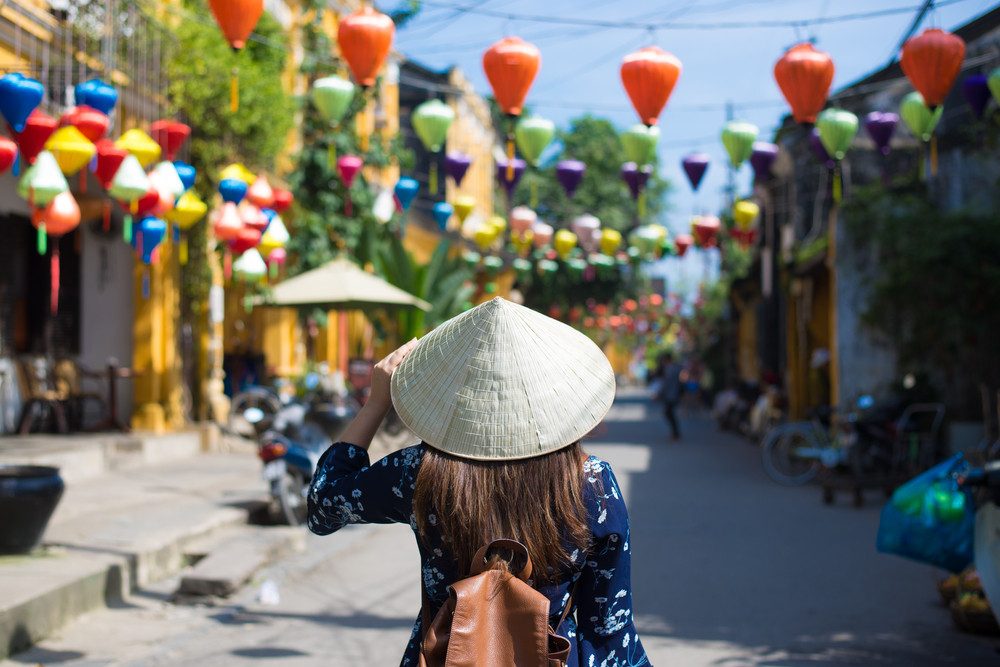 Wandelen in het oude centrum van Hoi An in Vietnam