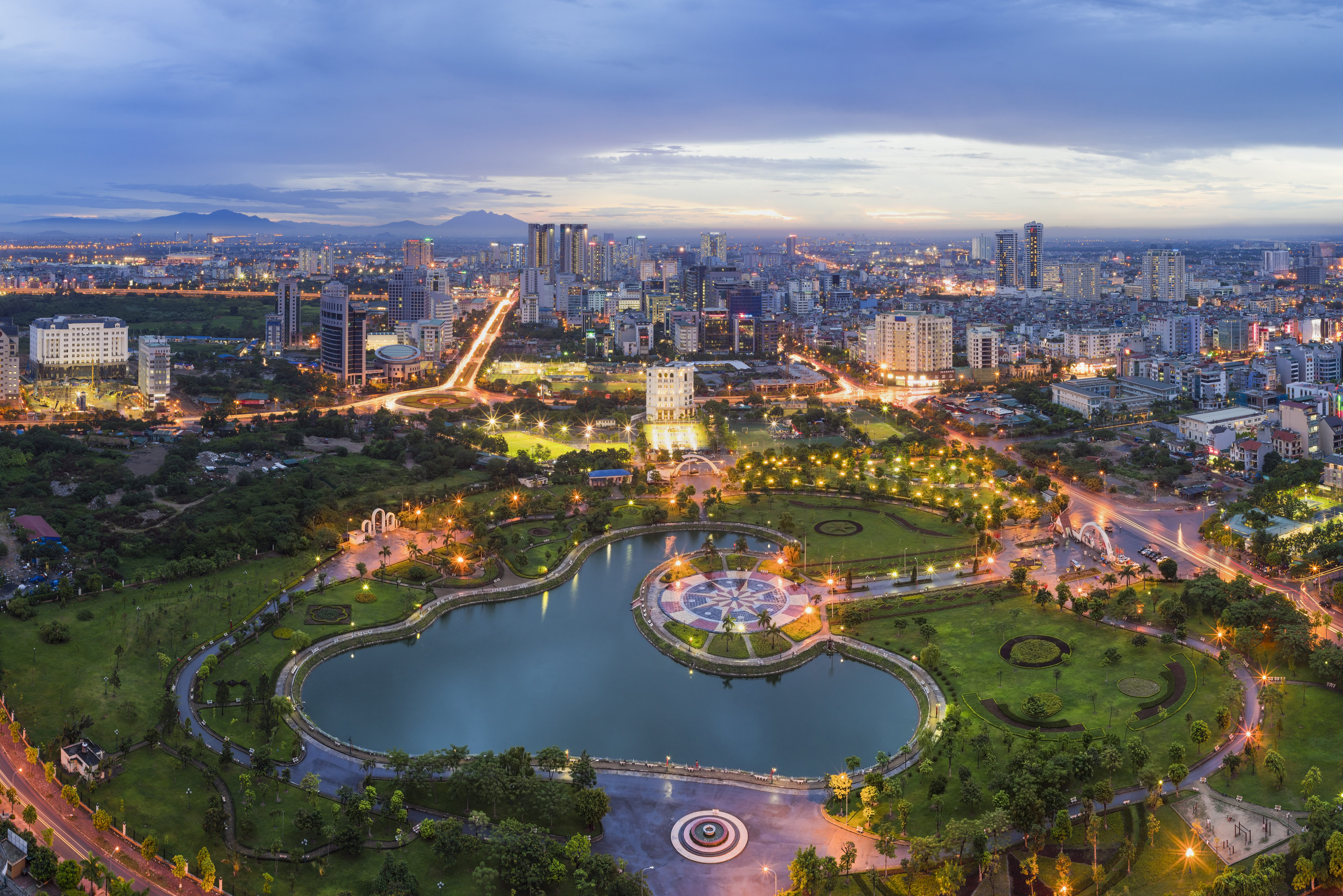 Uitzicht over de stad Hanoi bij zonsondergang, Vietnam