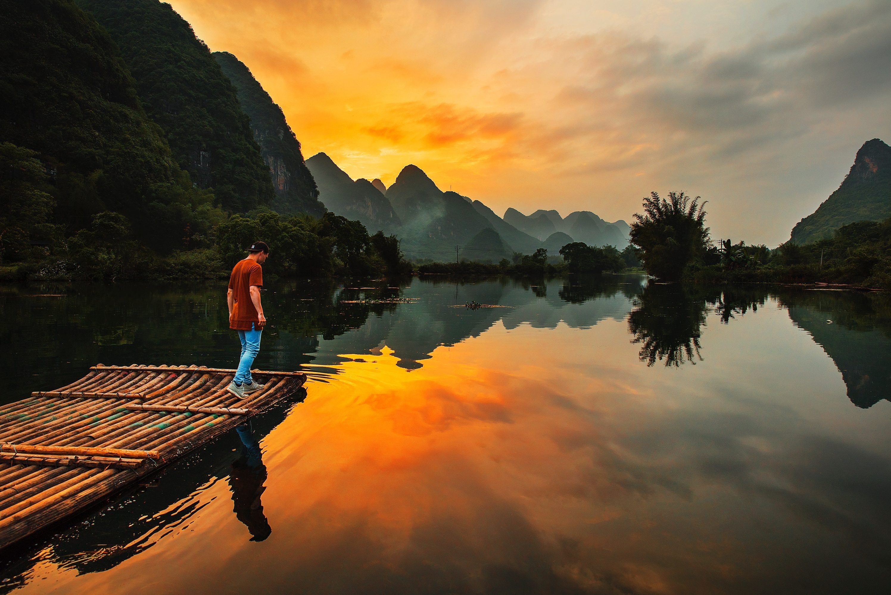 Zonsondergang bij de Li-rivier in Yangshuo in China