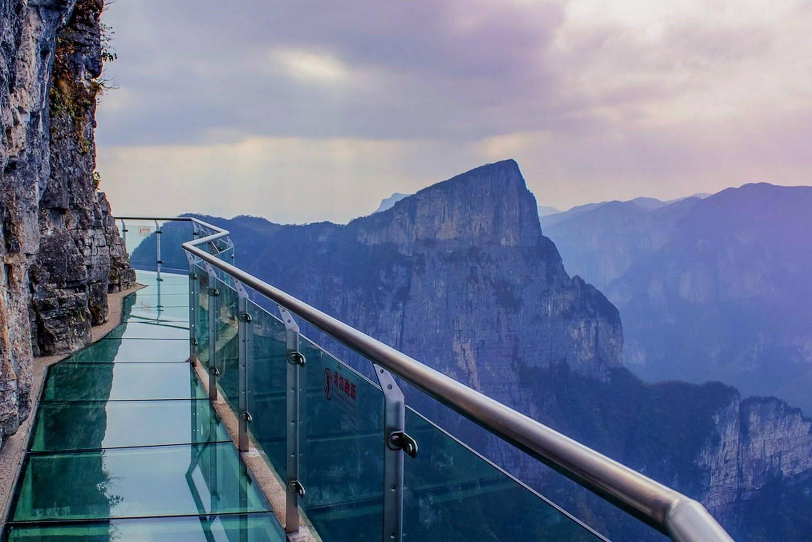 Het glazen pad in Zhangjiajie National Park