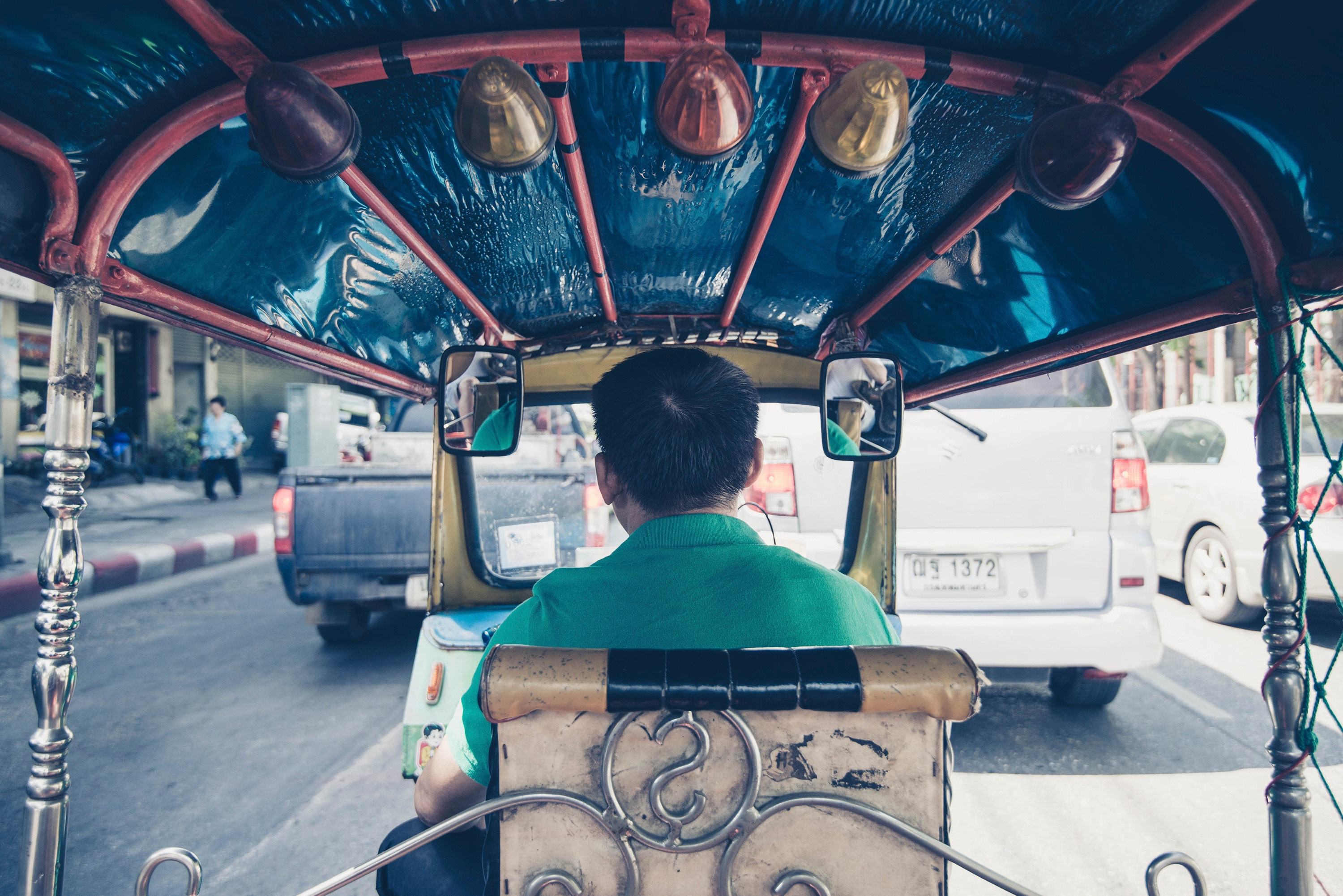 Tuktuk midden in Bangkok, Thailand