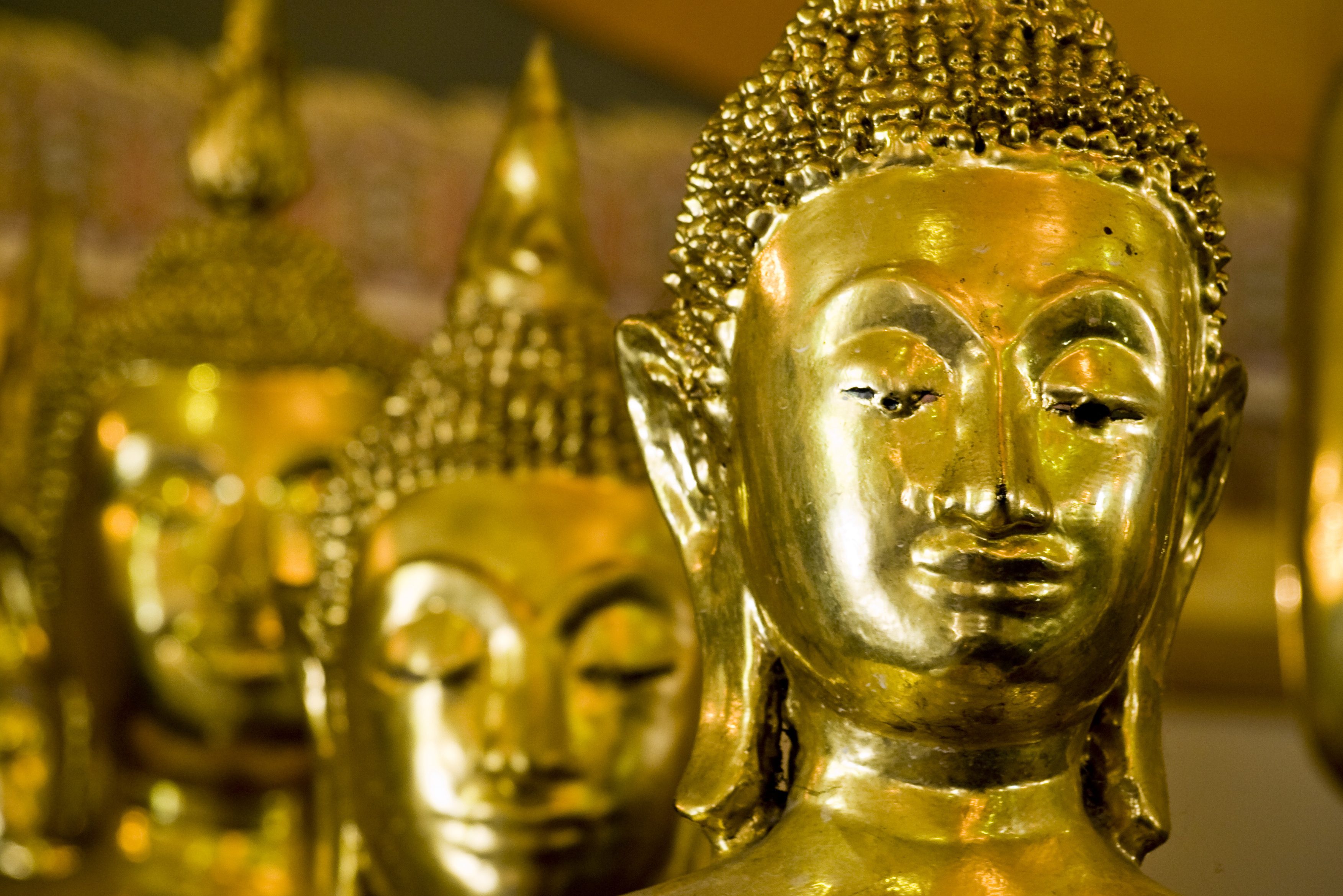 Boeddhabeelden in de Wat Phra Kaew in Bangkok, Thailand