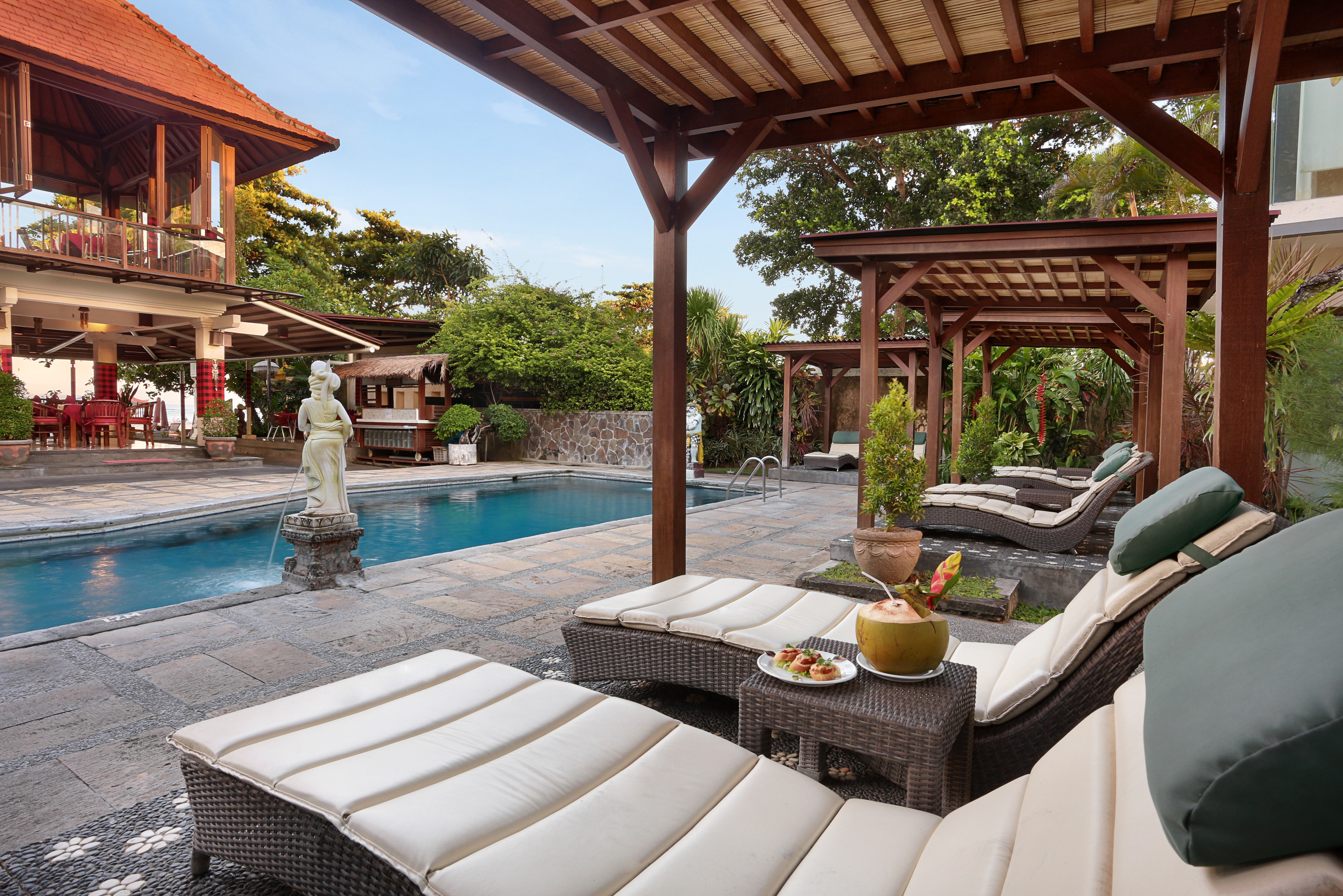 zwembad van respati hotel in bali sanur