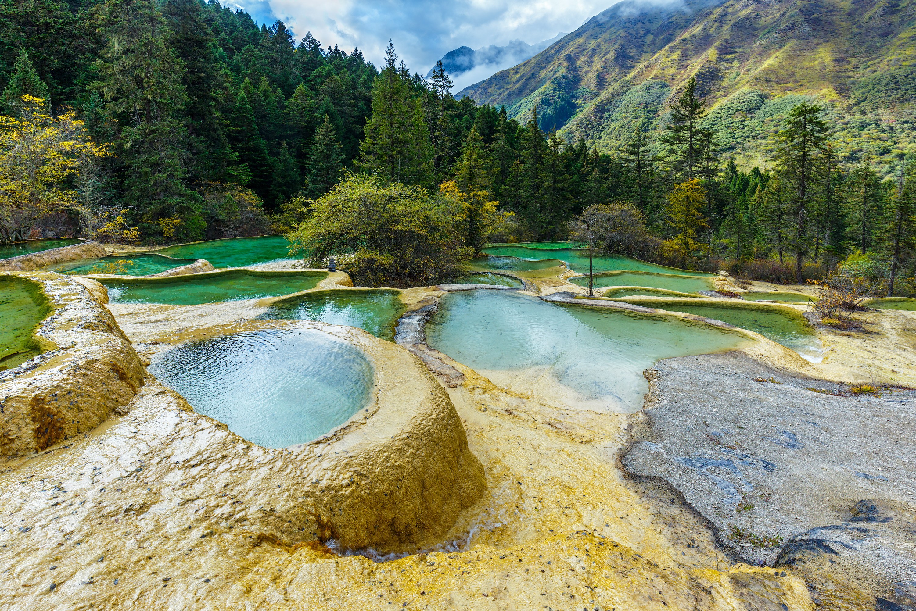 De gekleurde meren van Jiuzhaigou
