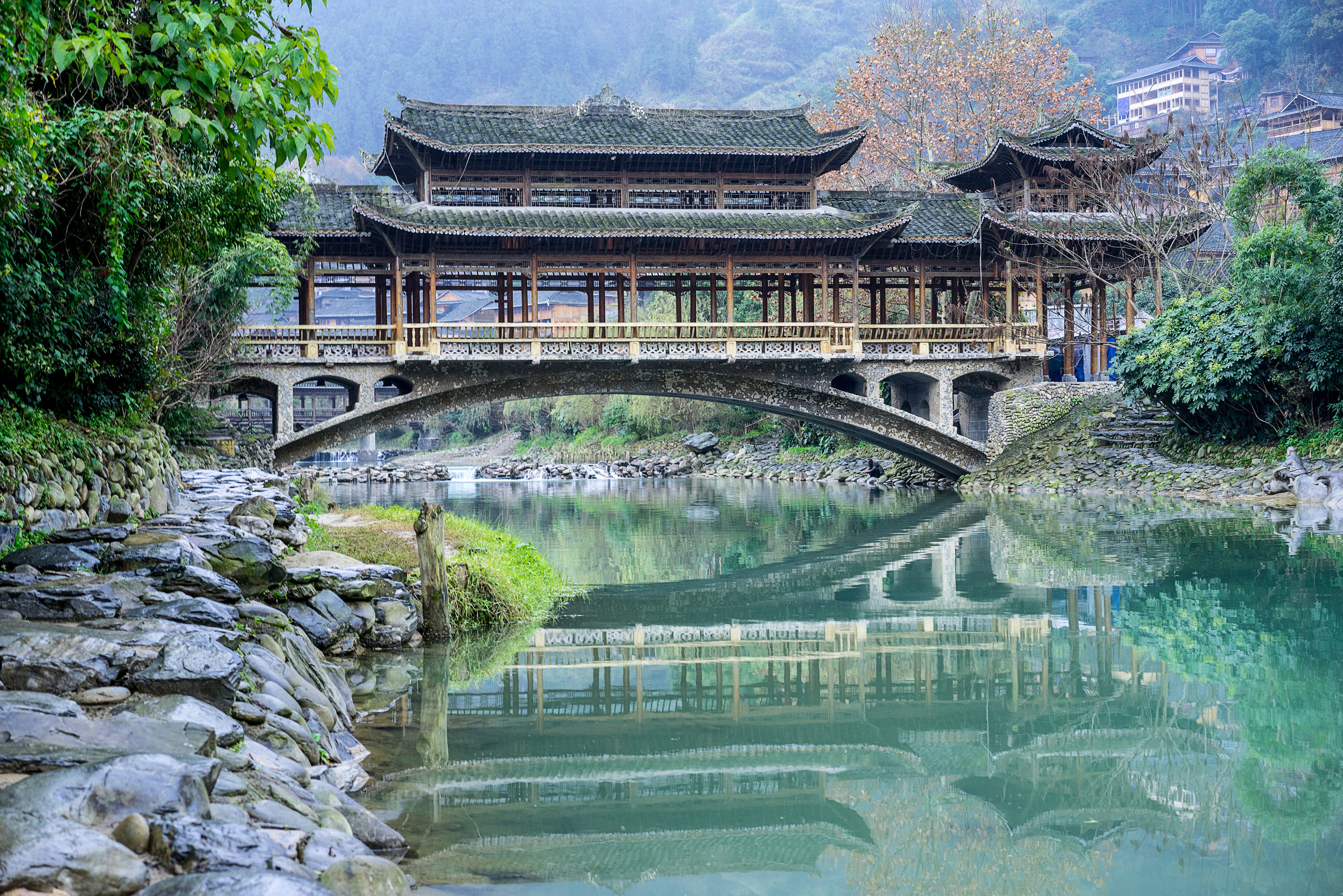 Regen en wind brug in Dong regio in China
