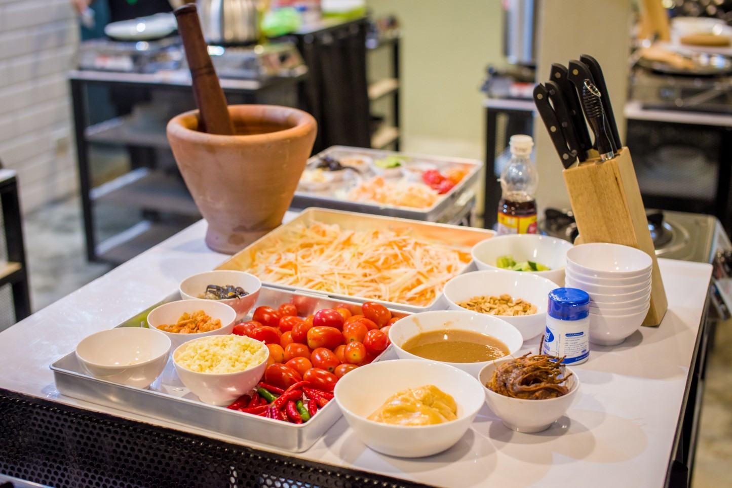 Ingredienten staan klaar voor de Thaise kookcursus in Bangkok, Thailand