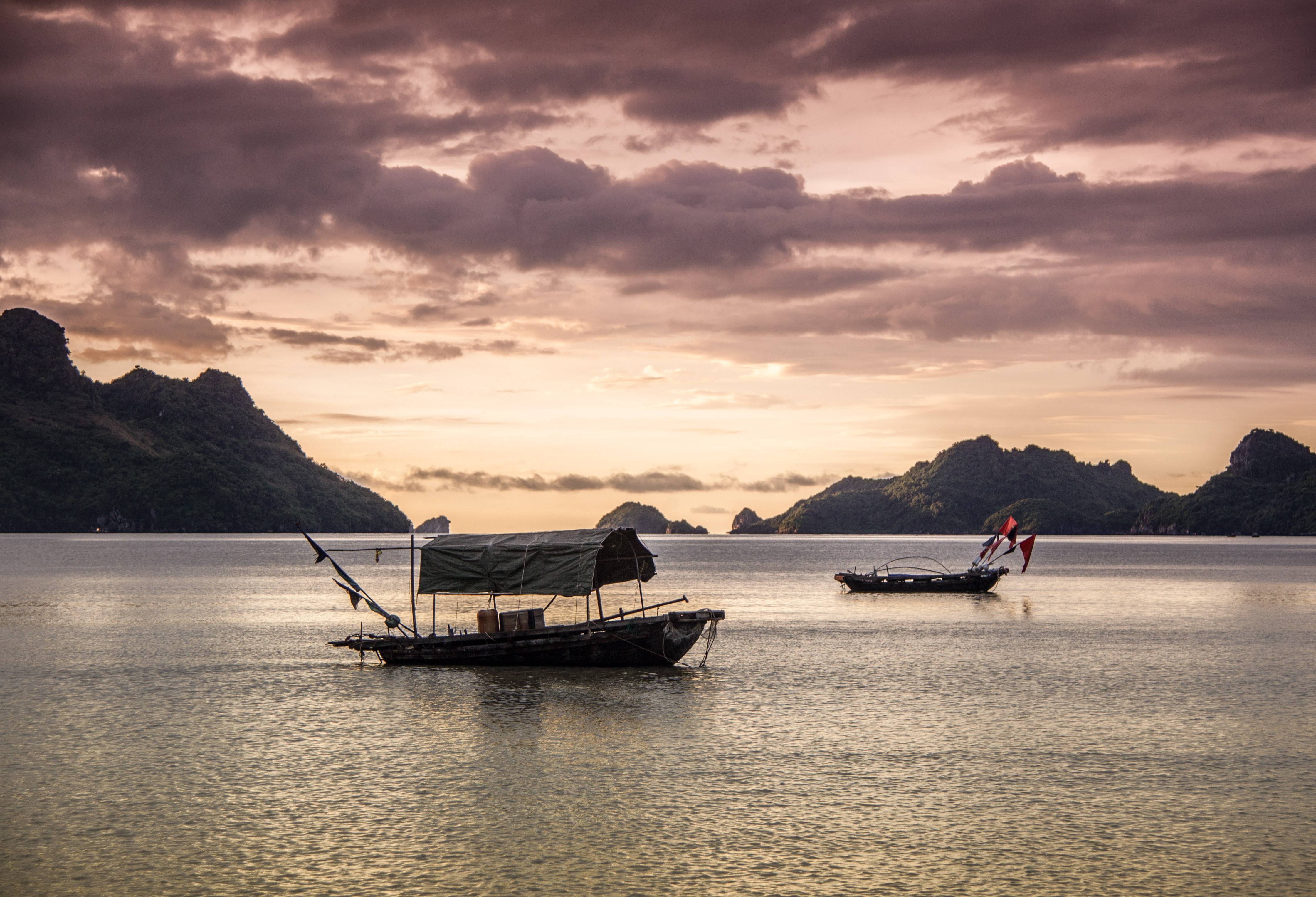Uitzicht vanaf Cat Ba Island in Vietnam