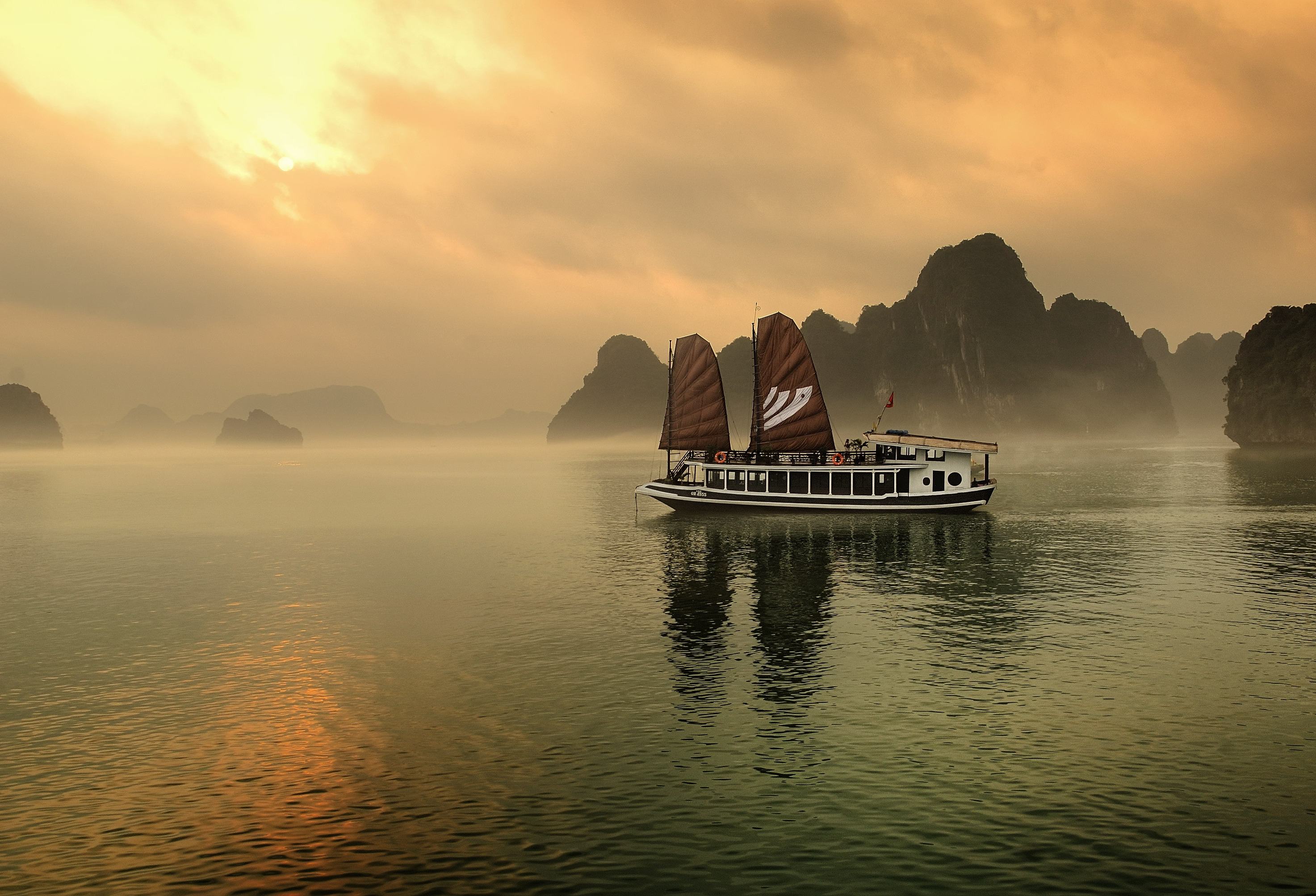 Privécruise op de Bhaya Legend in Halong Bay, Vietnam
