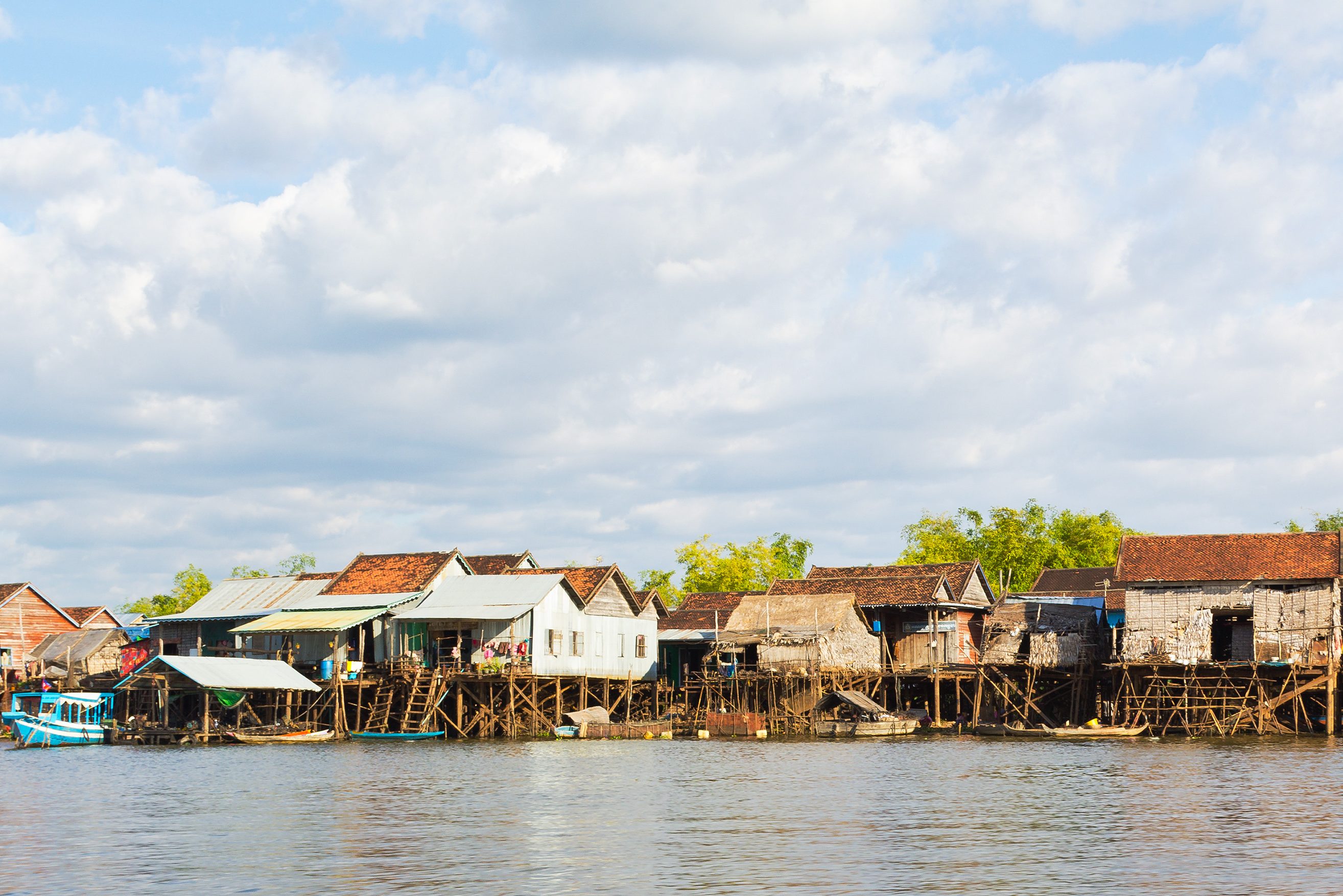 Kampong Kleang vissersdorp in het Tonle Sap meer in Cambodja