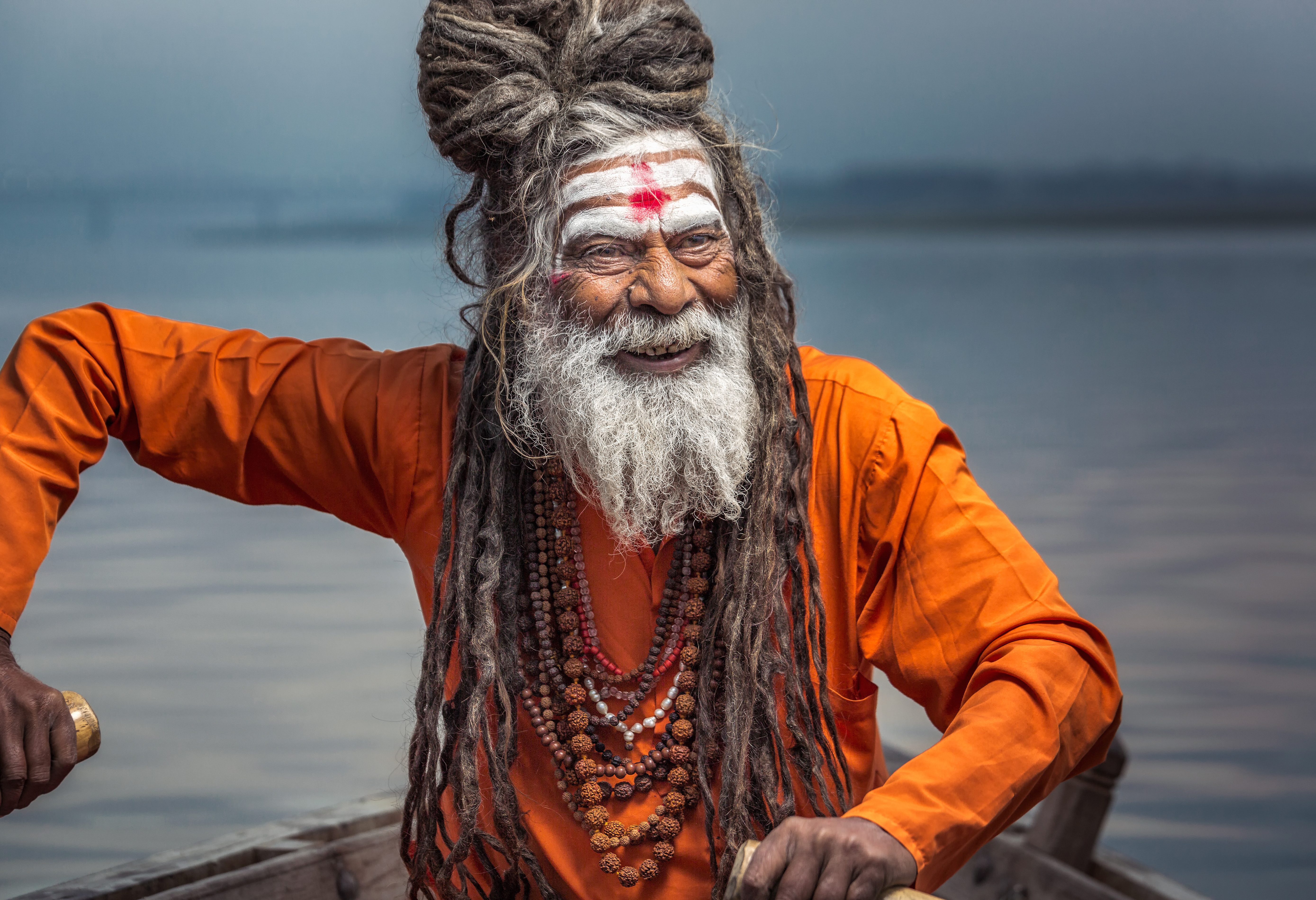 Een Sadhu in Varanasi in India
