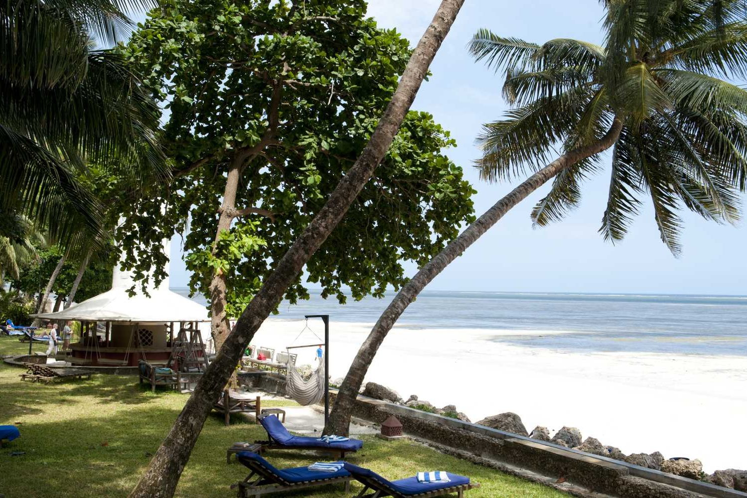 Strand bij het Severin Sea Lodge in Bamburi Beach, Kenia