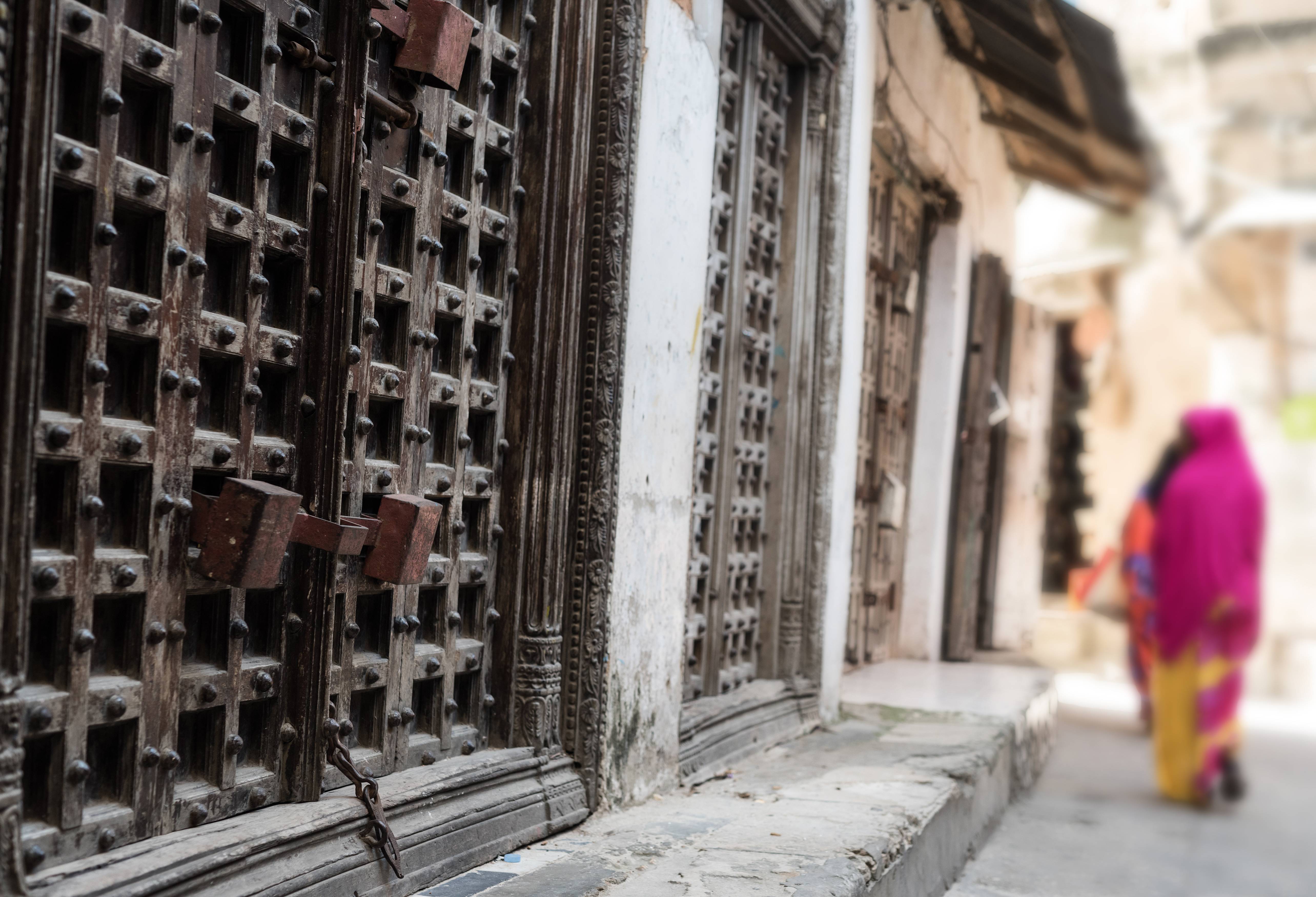 De typische, traditionele deuren in Stone Town, Zanzibar