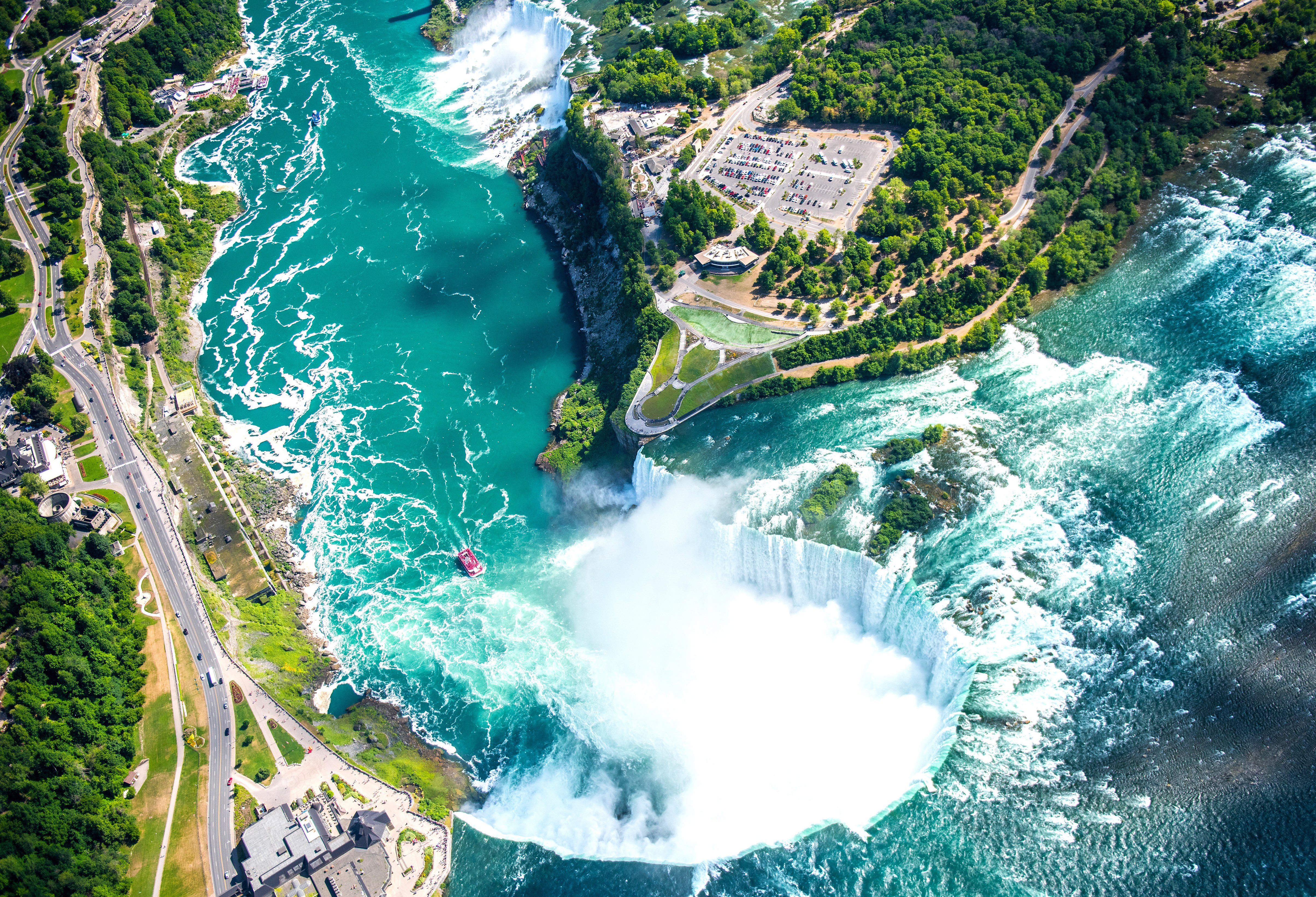 Helikopter vlucht boven de Niagara Falls in Canada
