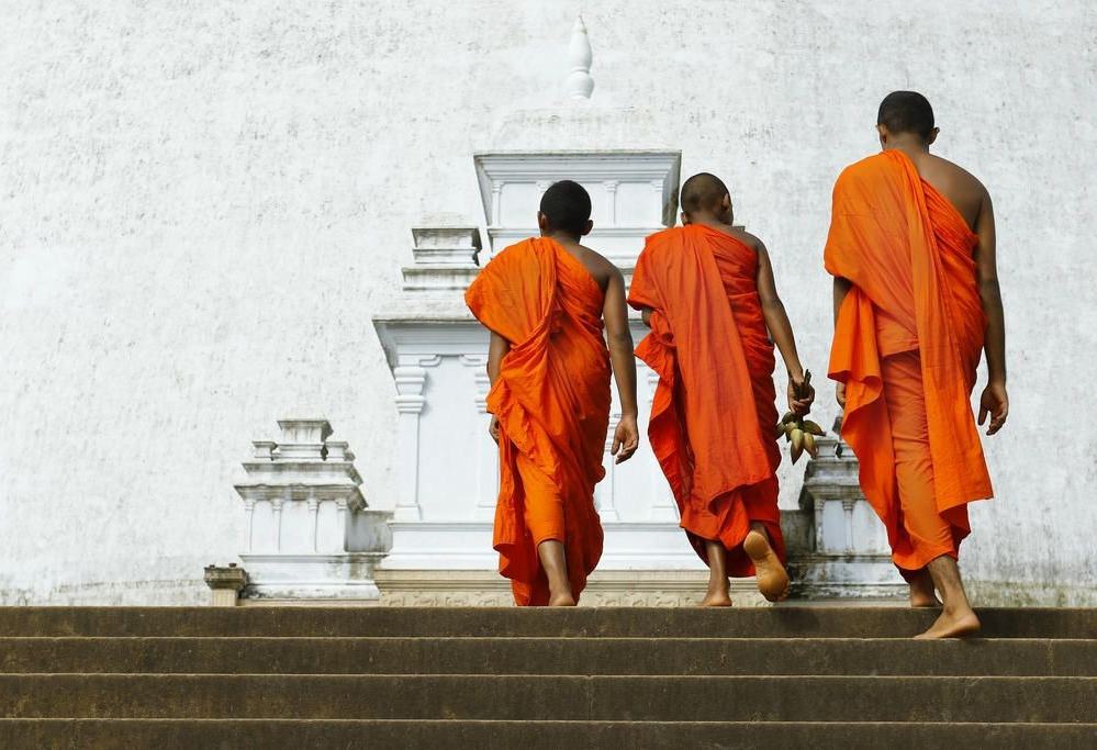 Monniken bij Anuradhapura