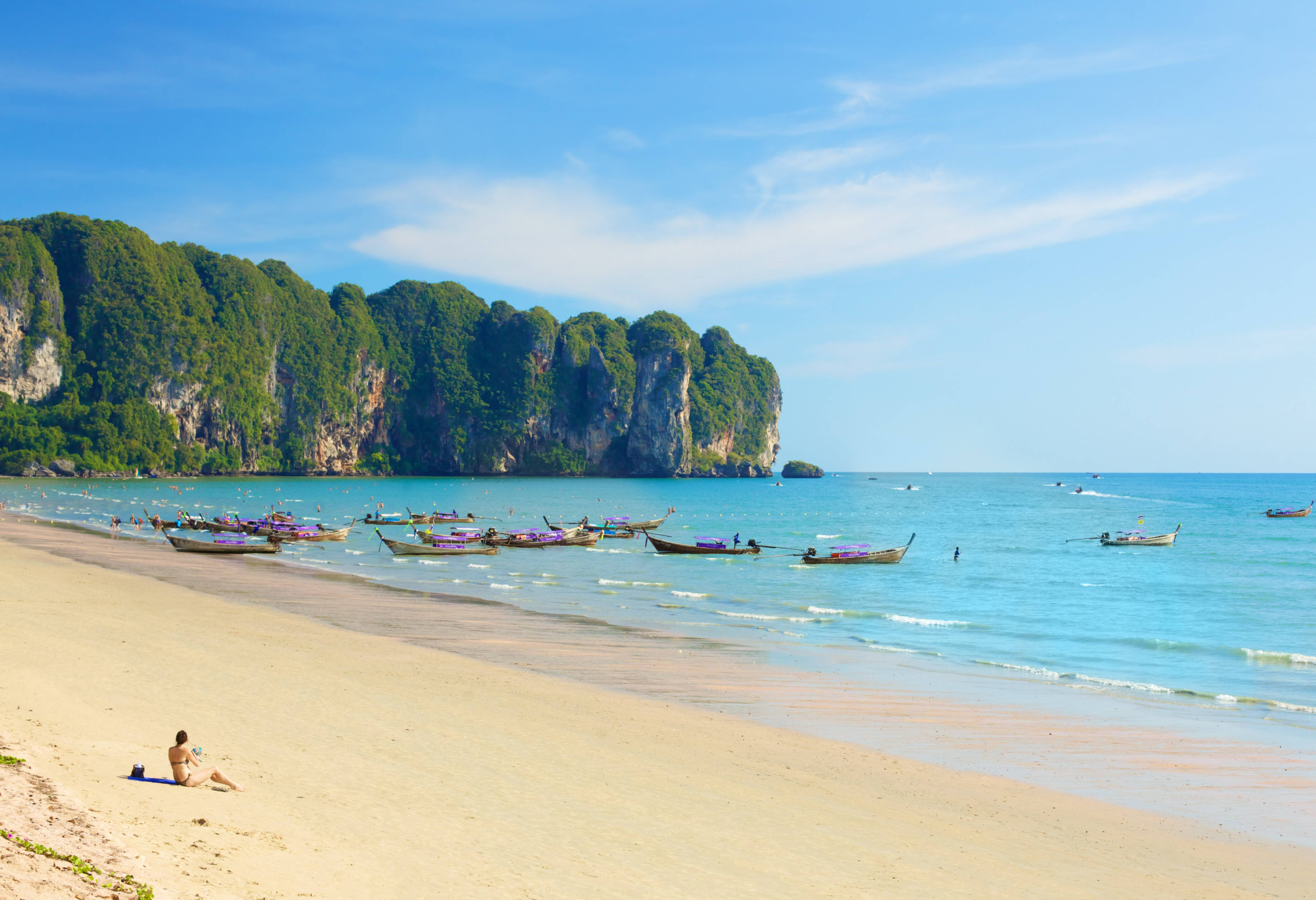 Strand bij Ao Nang in Krabi, Thailand