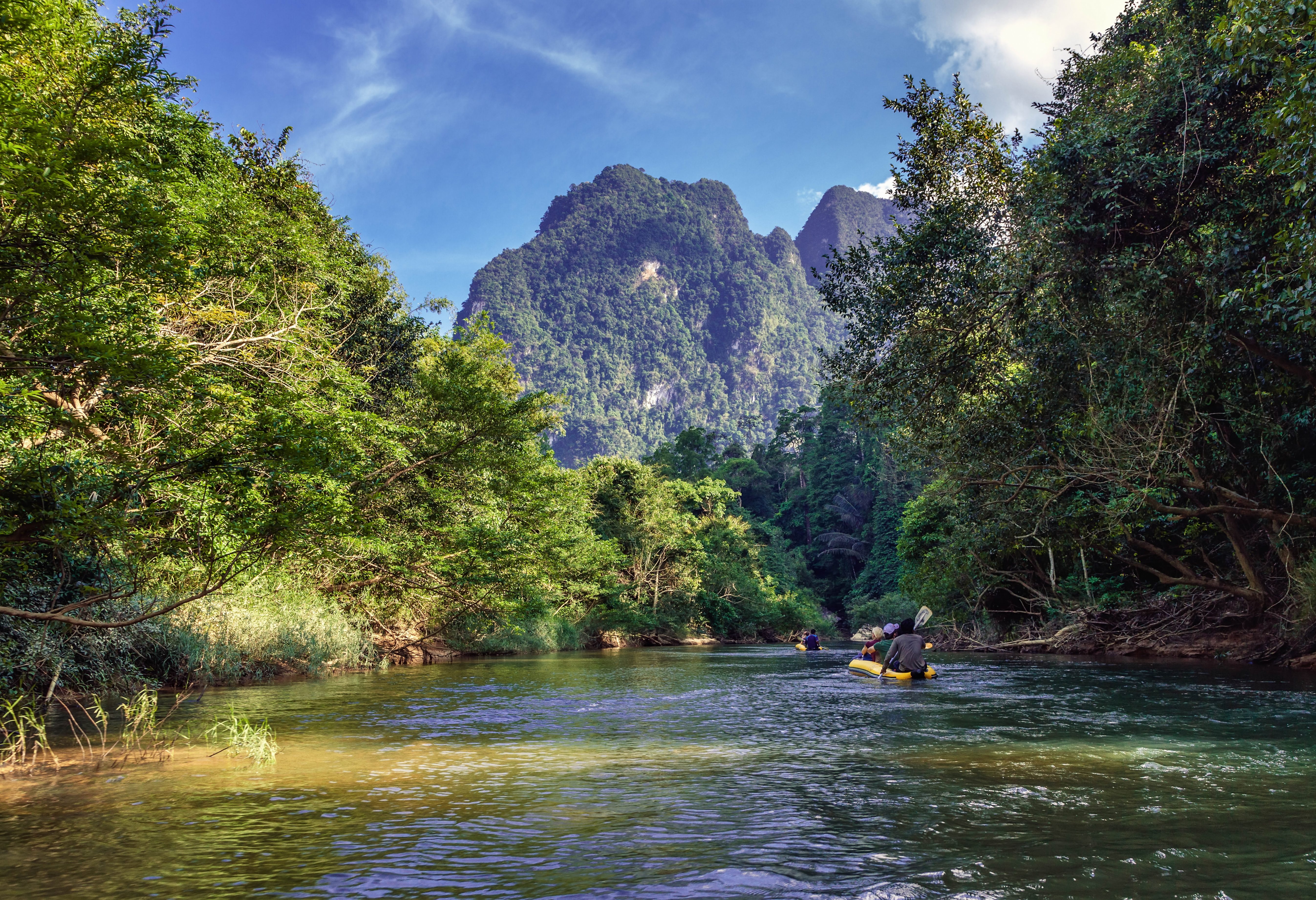 Kanoen in het Khao Sok National Park in Thailand
