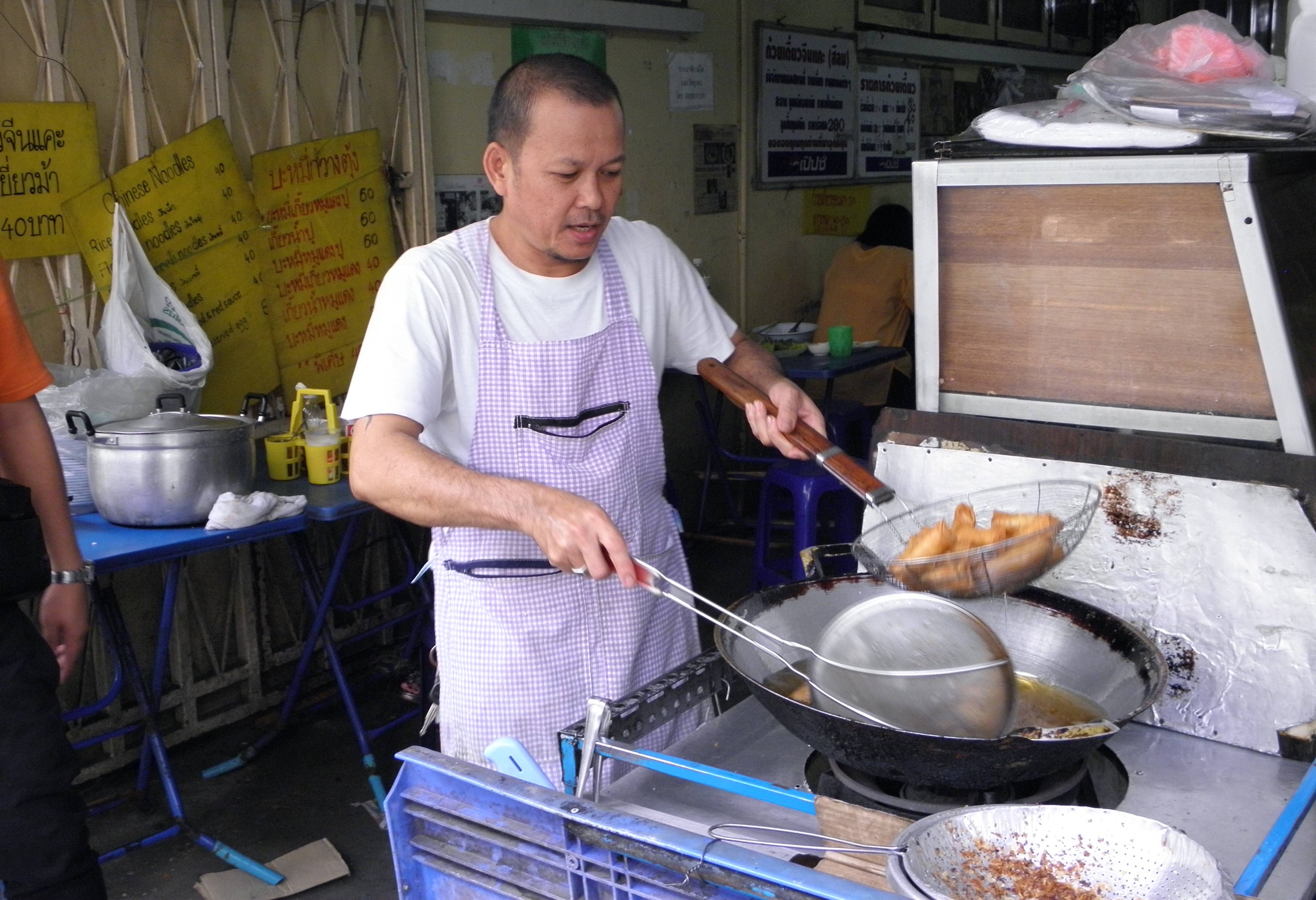 Restaurantje tijdens de culinaire wandeltocht in Bangkok, Thailand