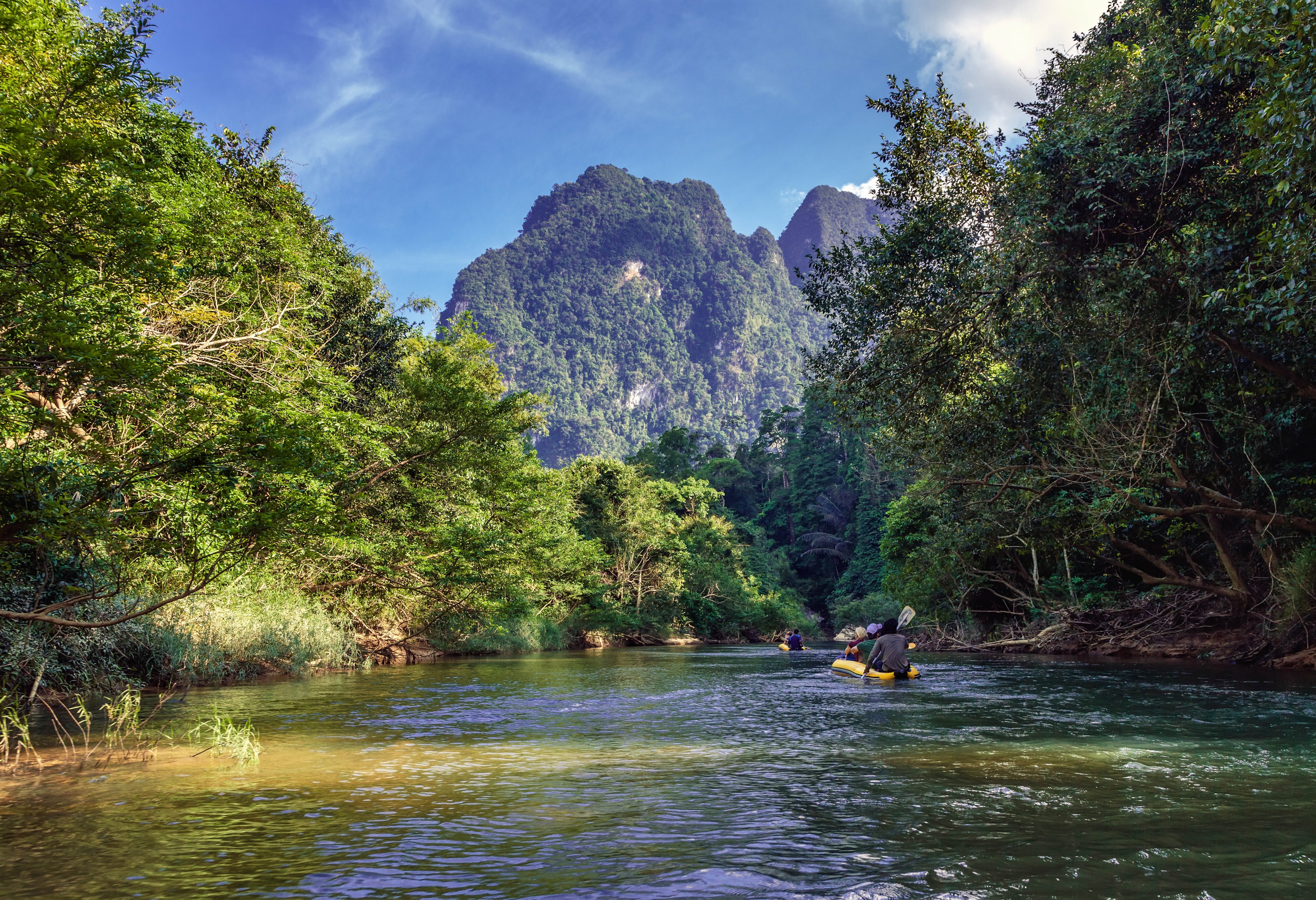 Kanoen in het Khao Sok National Park in Thailand