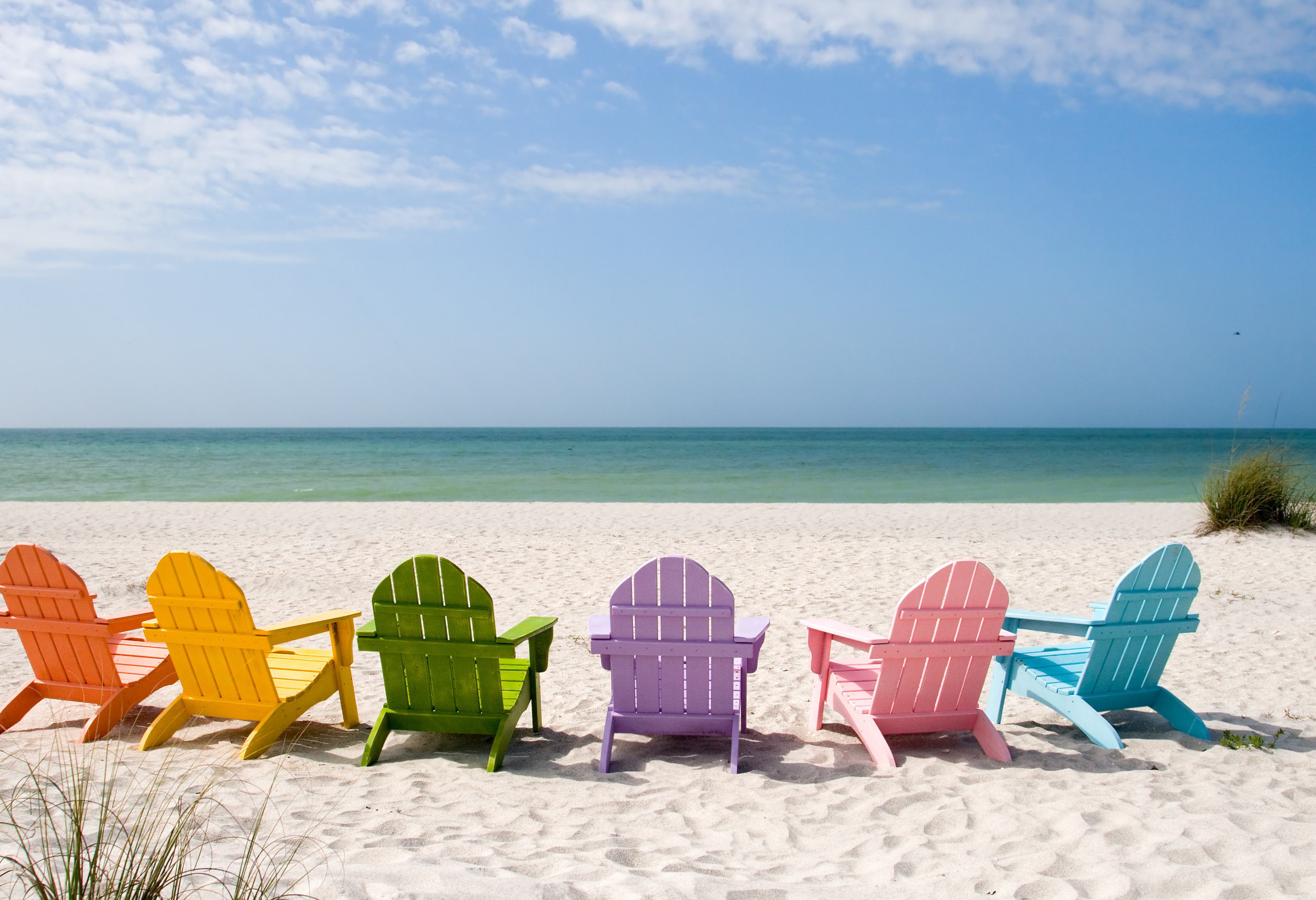 Ligstoelen op strand van Florida