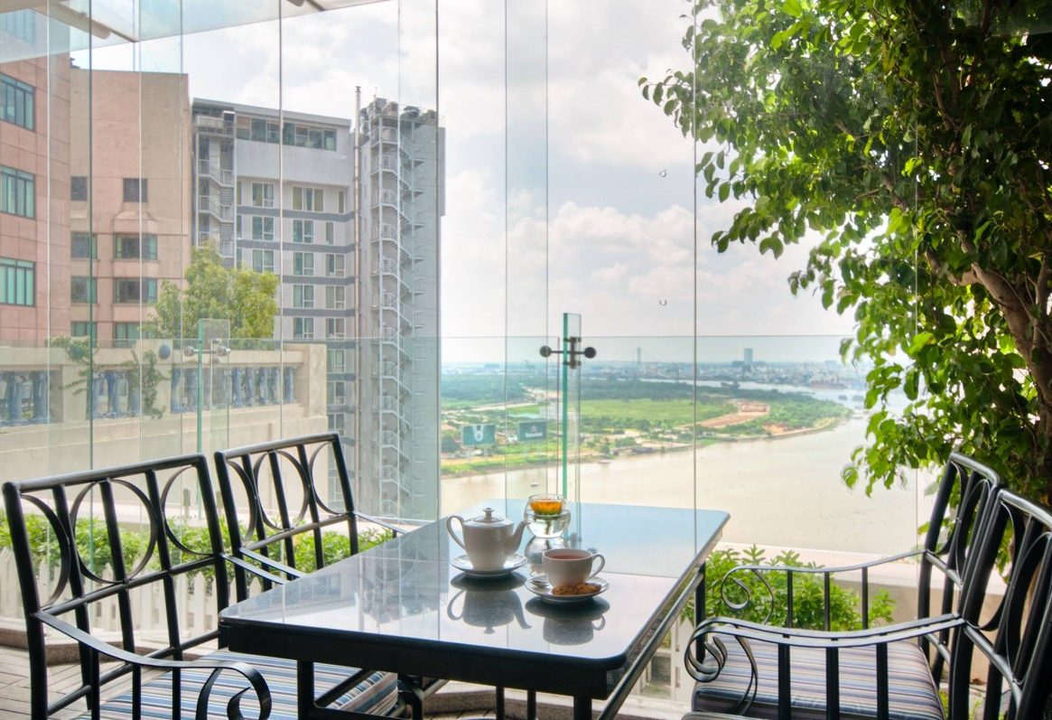 Uitzicht vanuit het restaurant in het Grand Hotel Saigon in Ho Chi Minh Stad, Vietnam