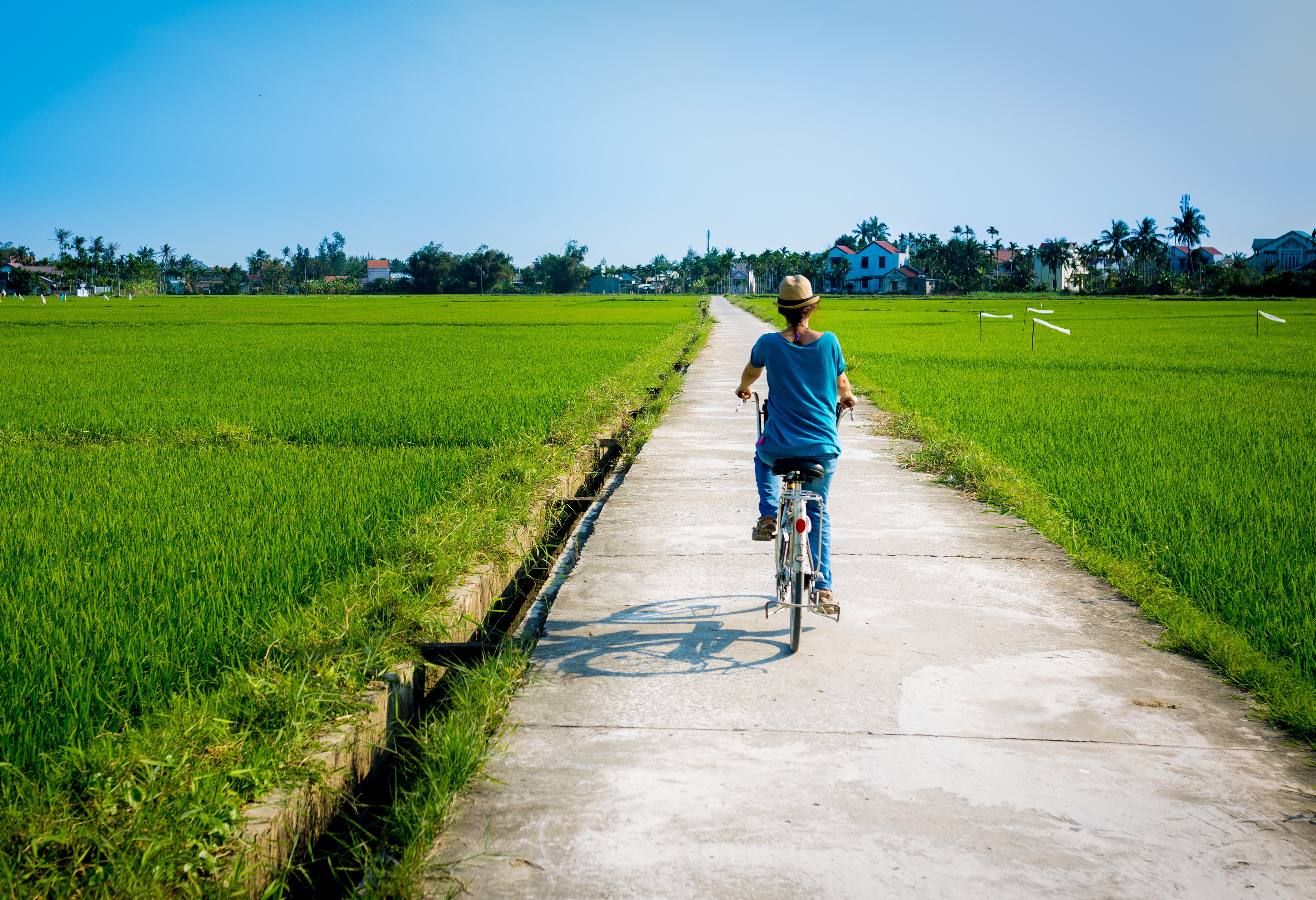 Fietsen in de landelijke omgeving van Hoi An, Vietnam