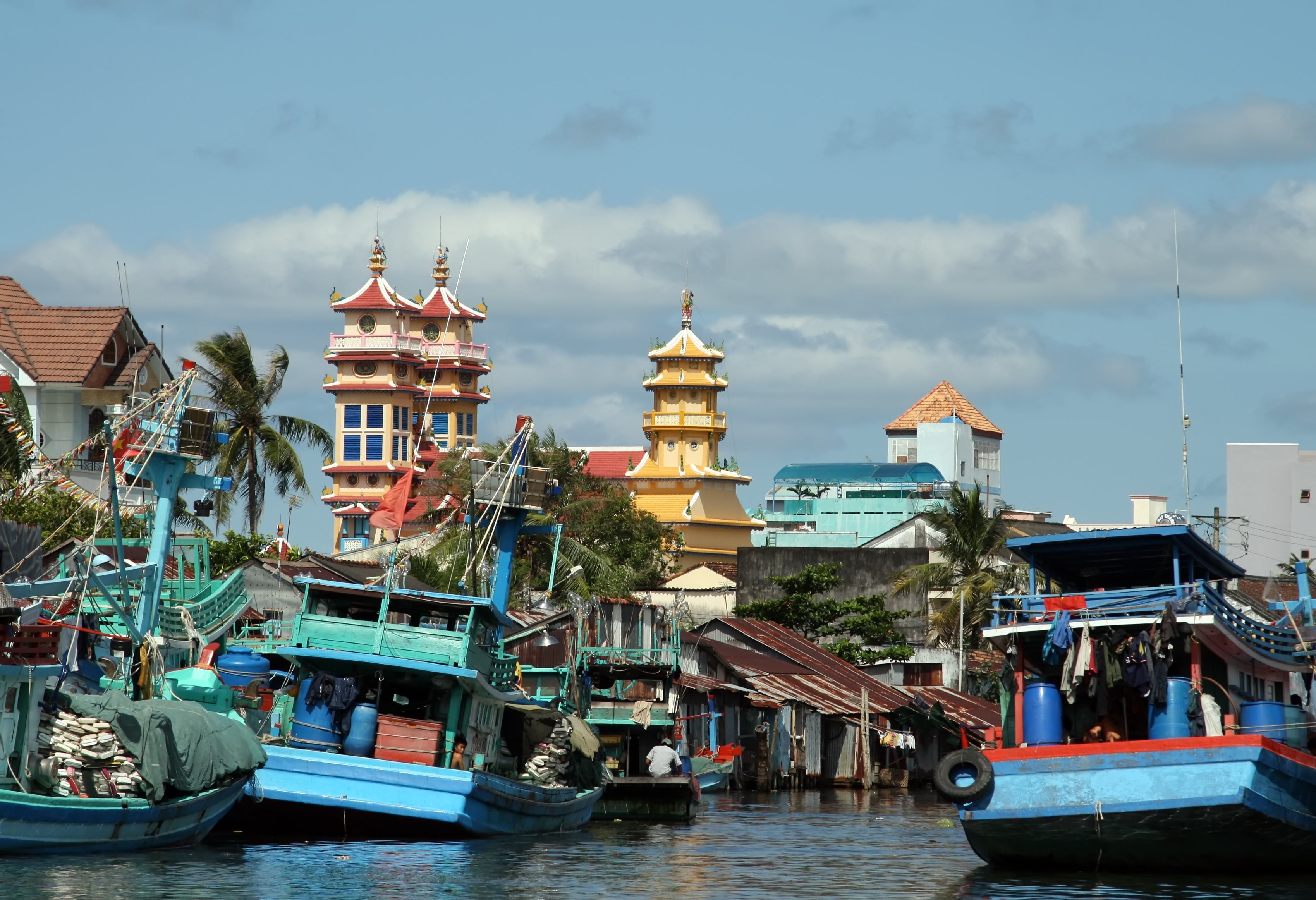 Rivier met traditionele boten op Phu Quoc in Vietnam