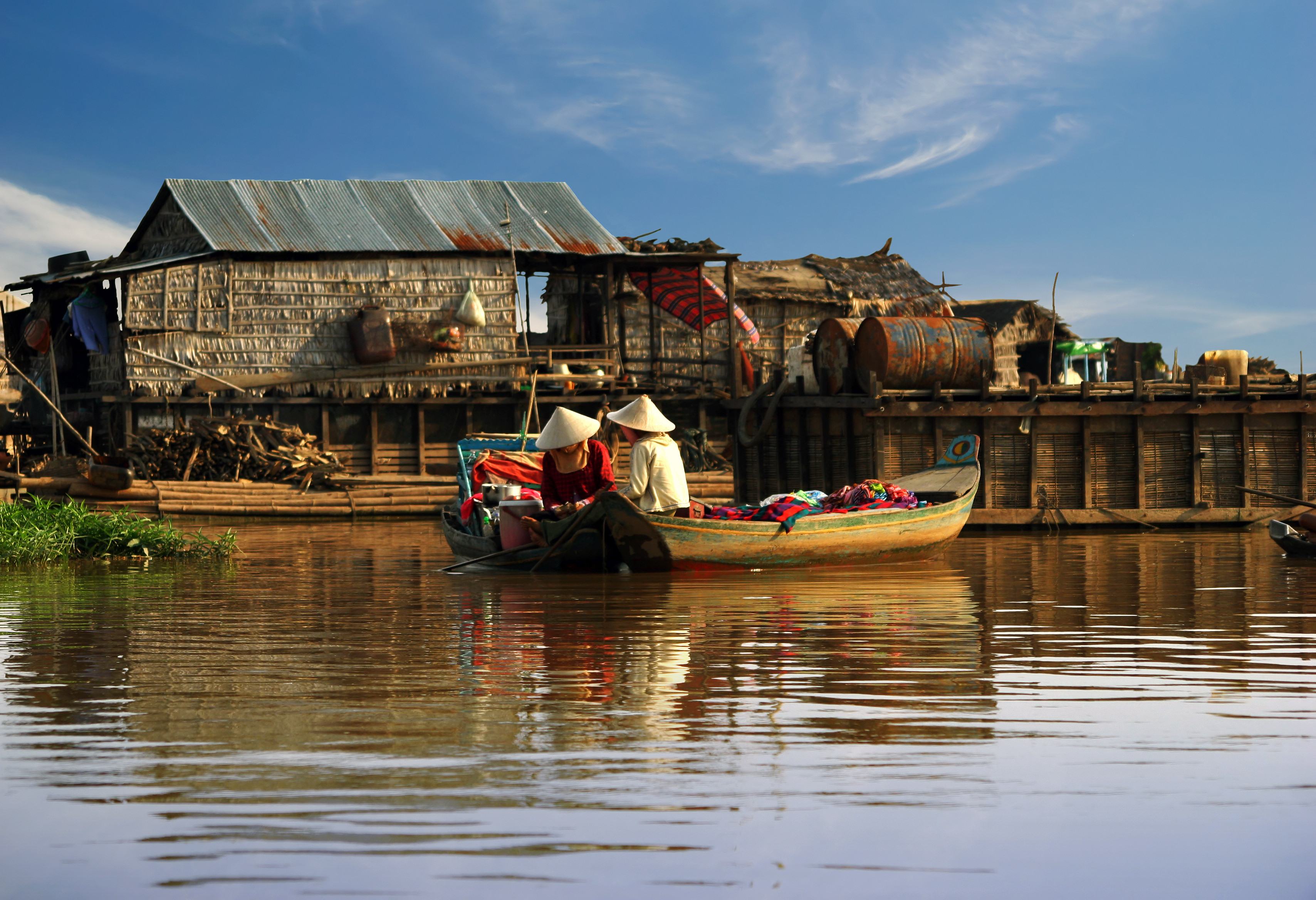 Varen van Battambang naar Siem Reap via Tonle Sap meer in Cambodja