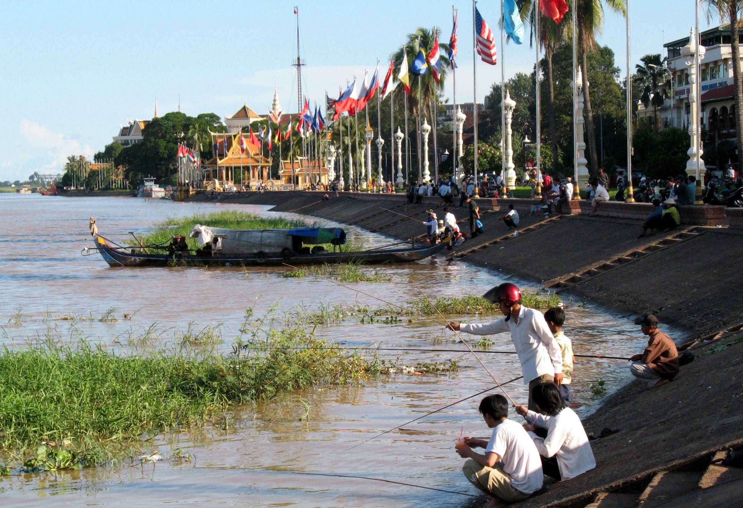 Sisowath Quay in Phnom Penh, Cambodja