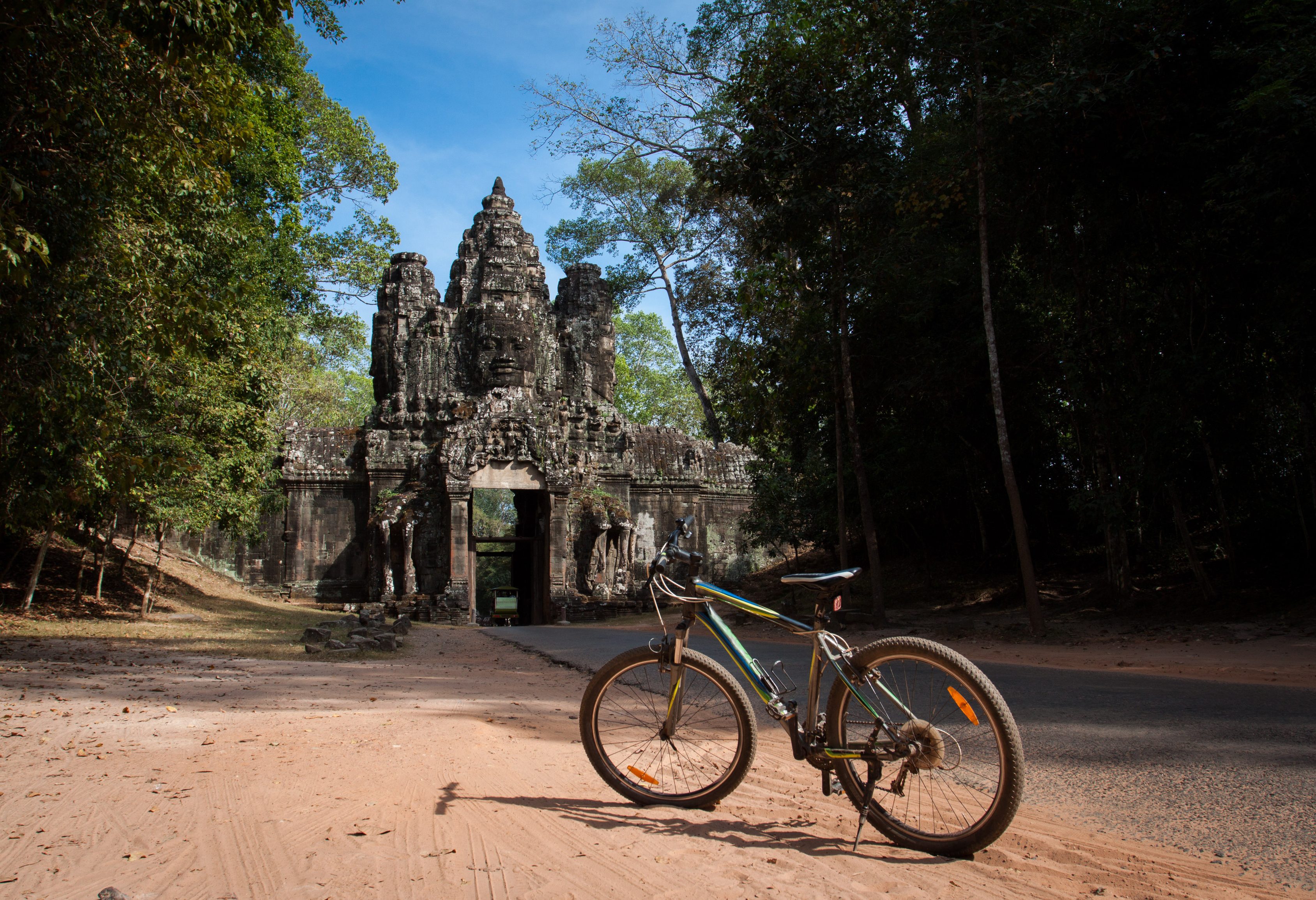 Met de fiets het Angkor tempelcomplex in Cambodja verkennen