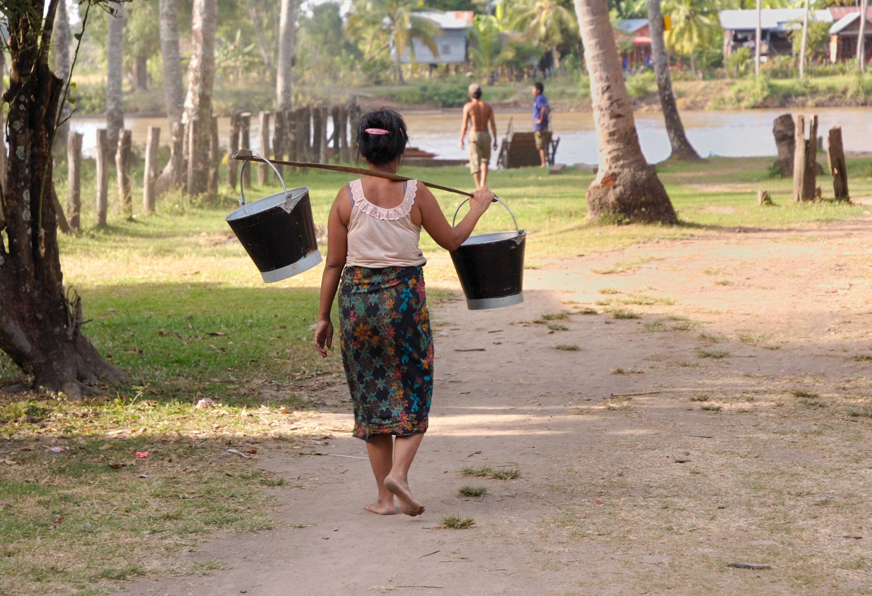 Dorpje aan de rivier in Laos