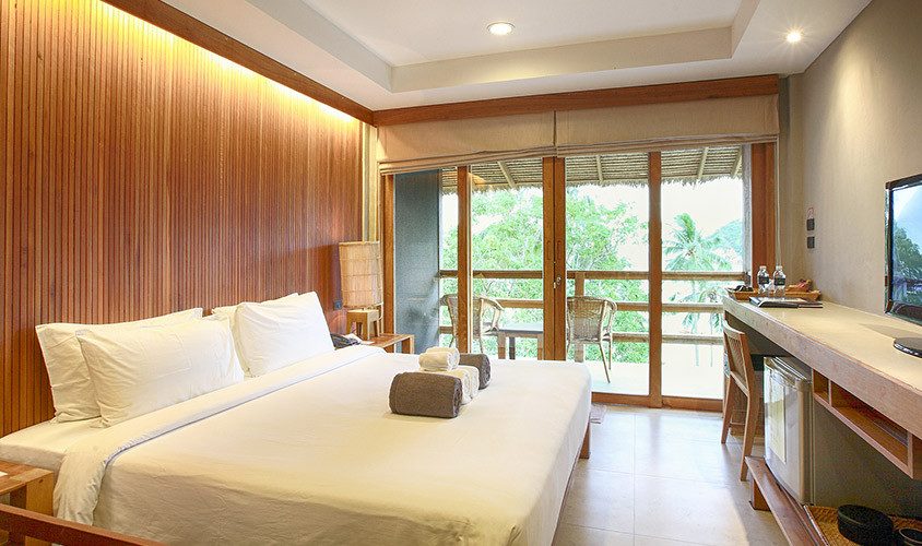 Sea Balcony kamer in The Beach Club op Koh Tao in Thailand