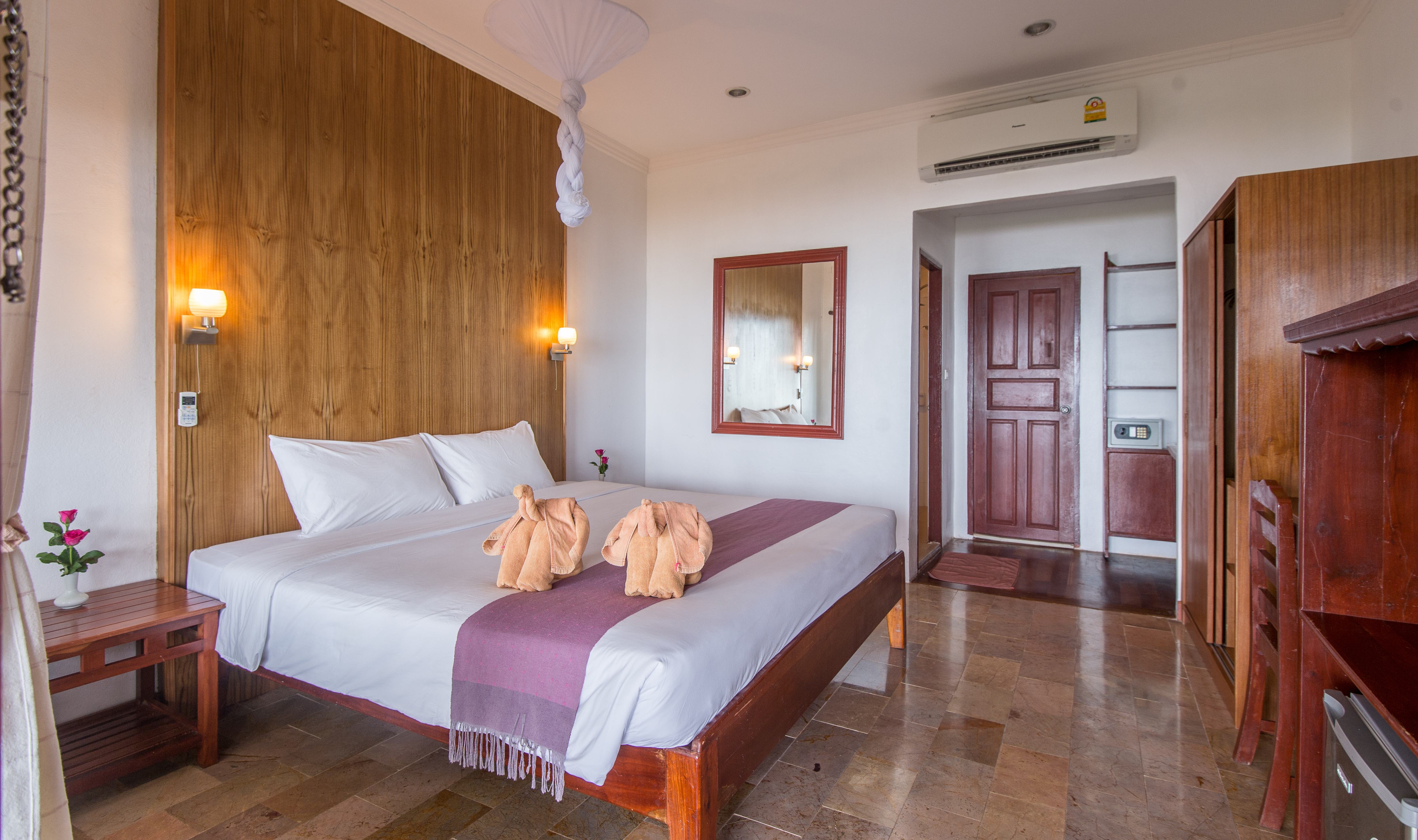 Beachfront Bungalow in het Twin Bay Resort op Koh Lanta in Thailand