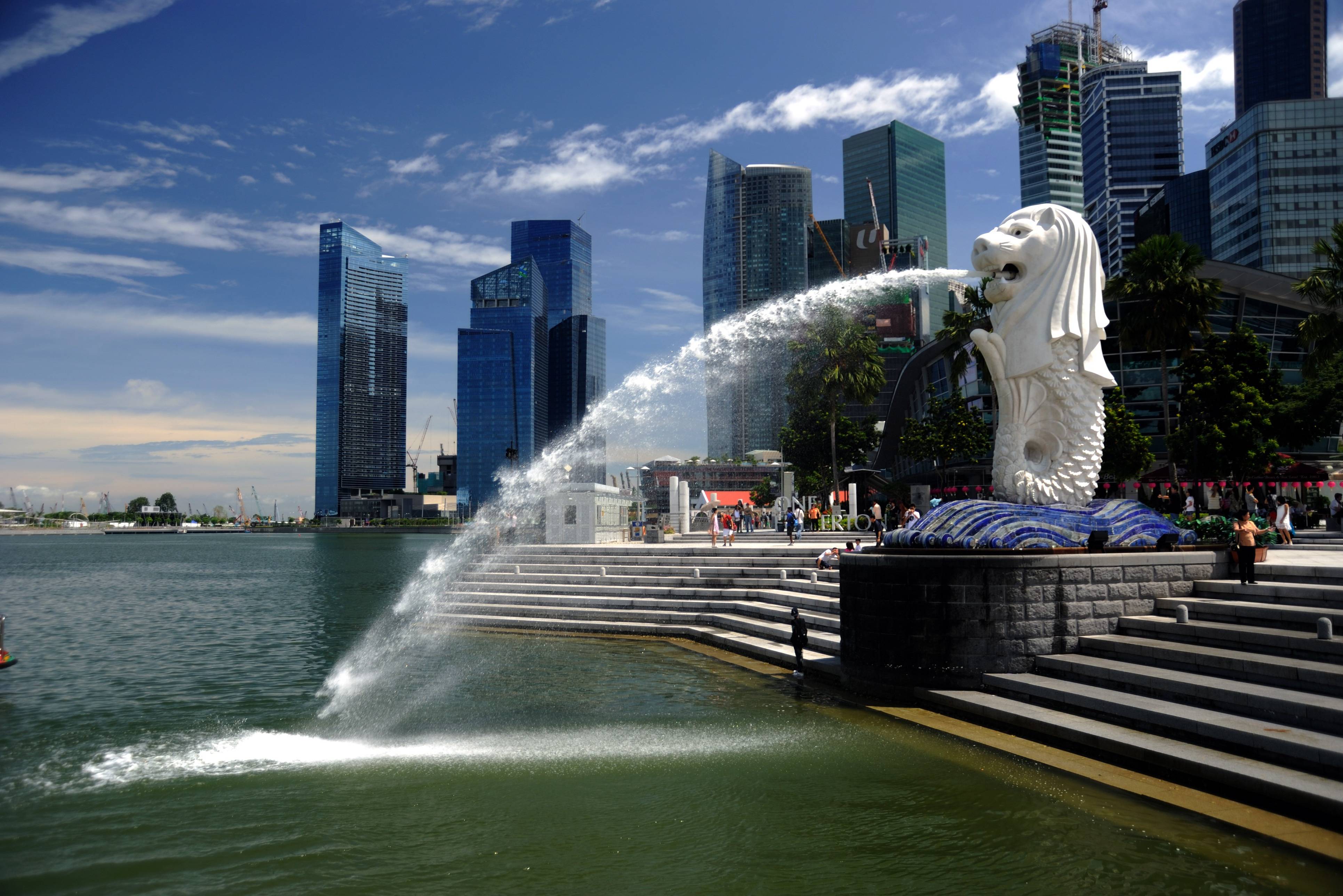 Singapore Skyline met merlion standbeeld