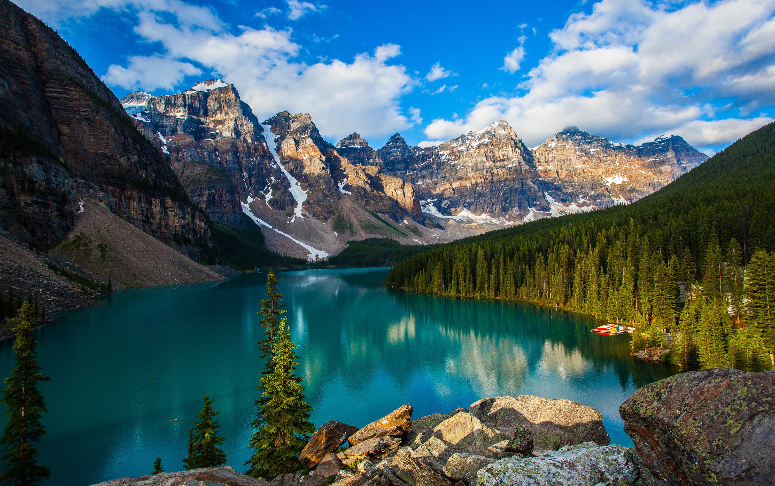 Moraine lake in Banff Canada