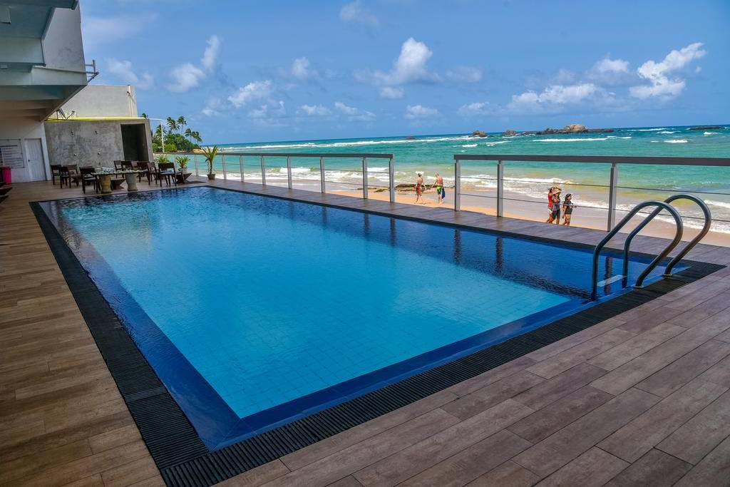 Zwembad bij Coral Rock Bansei Hikkaduwa Sri Lanka